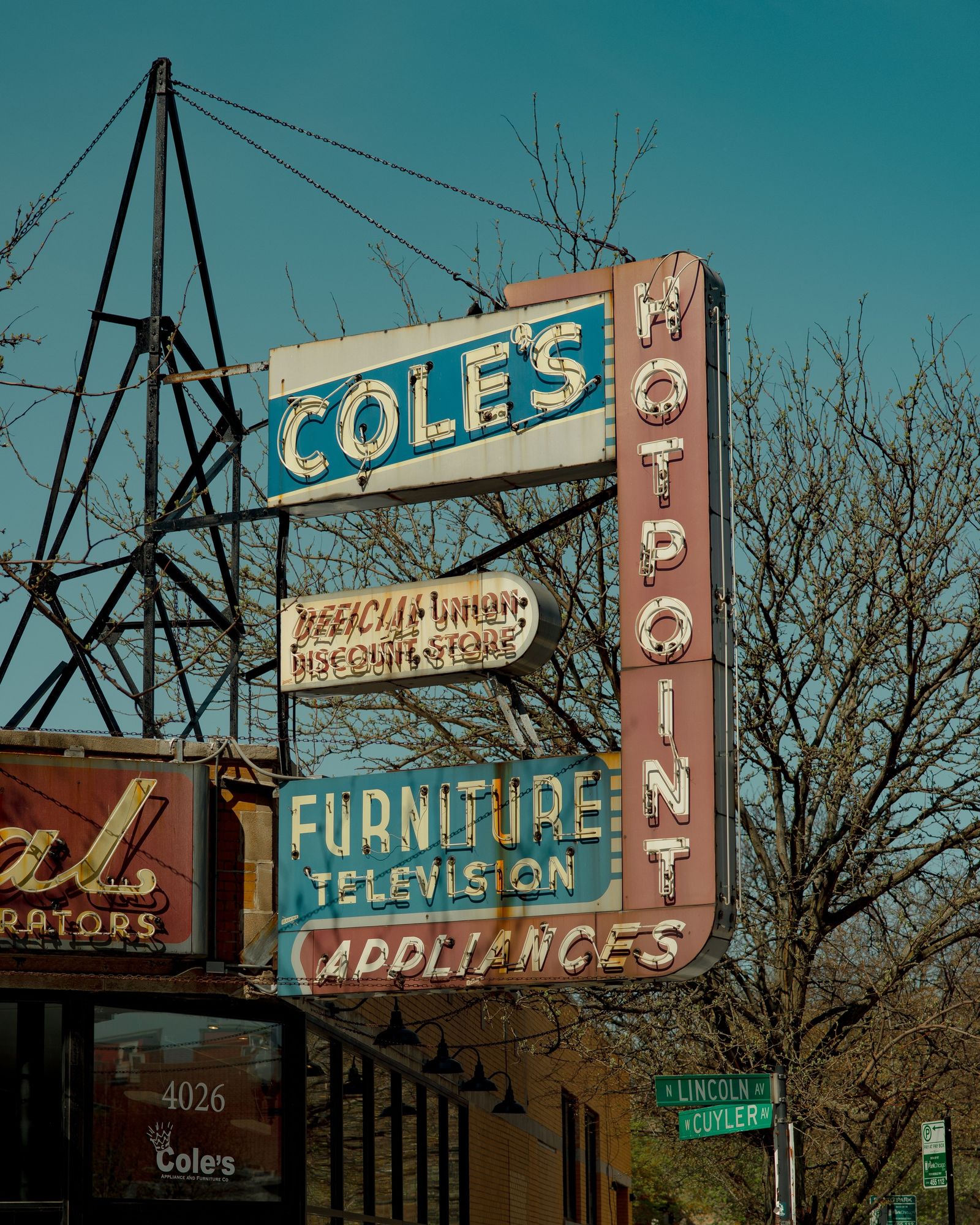 Cole’s Appliance & Furniture 02