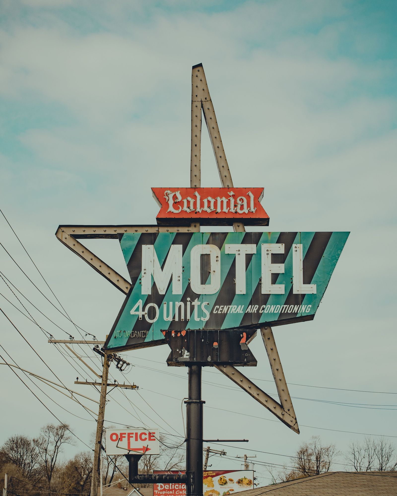 Colonial Motel 01