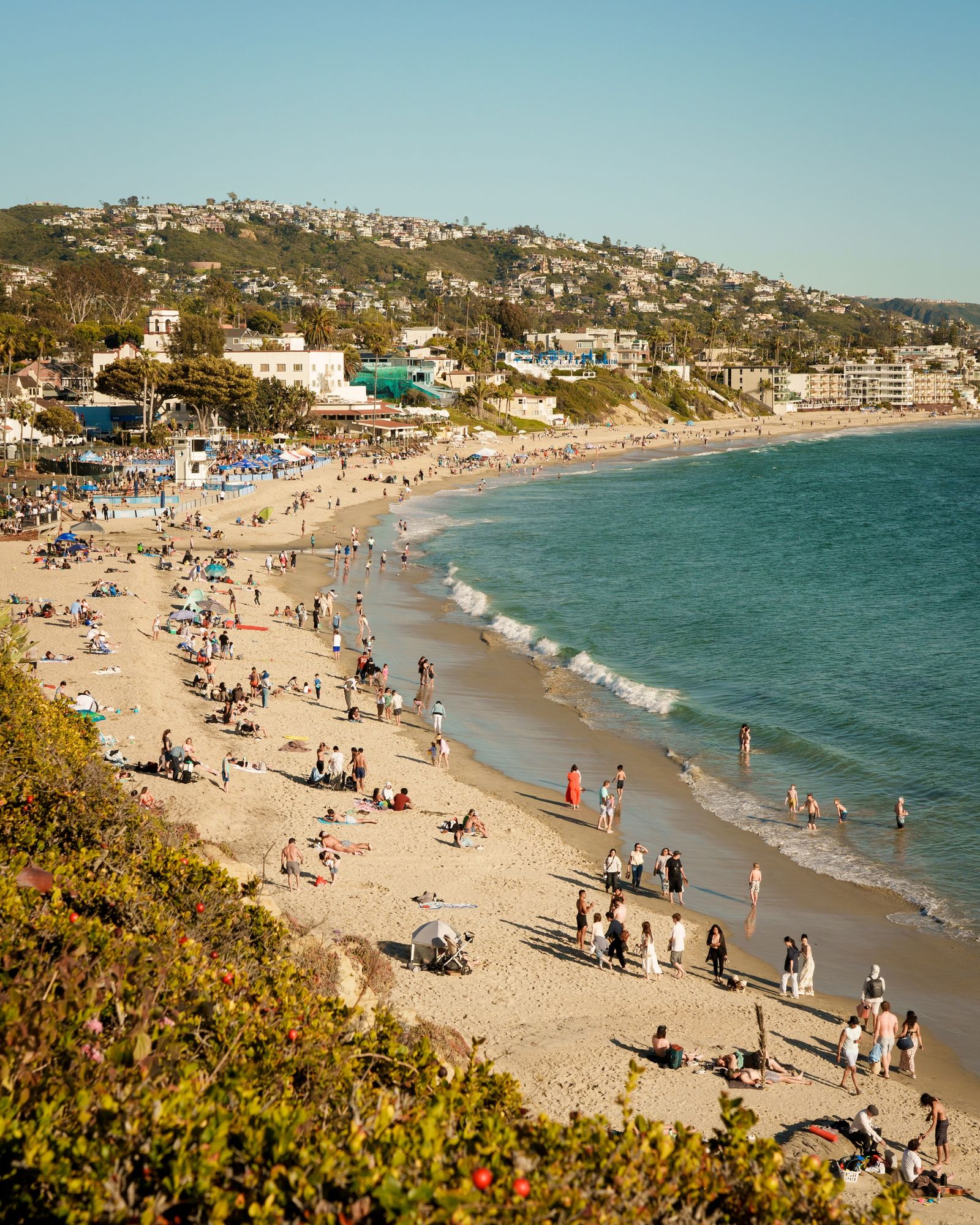 Crowded Main Beach, Laguna Beach 02