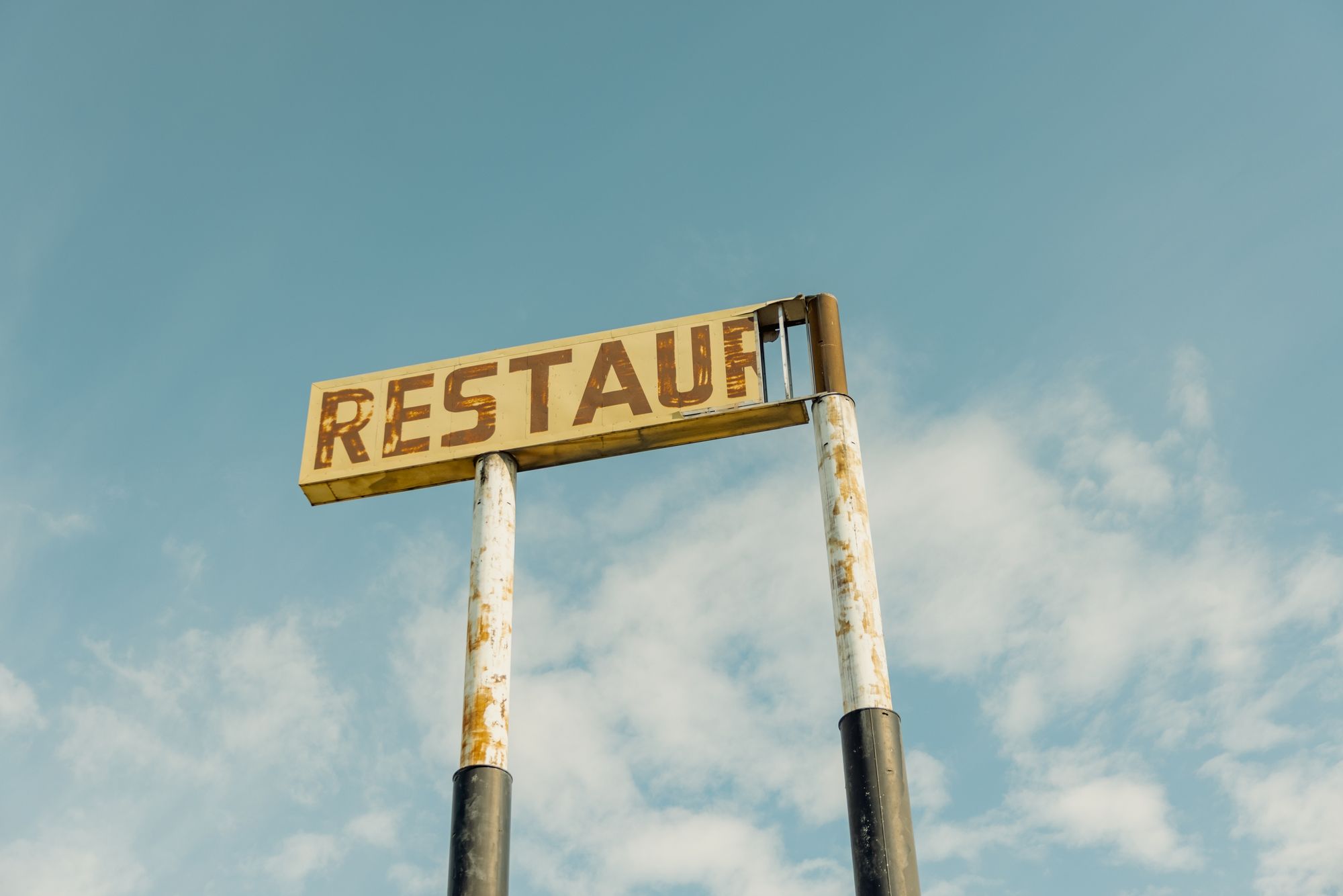 Damaged Restaurant Sign in Chenoa 02