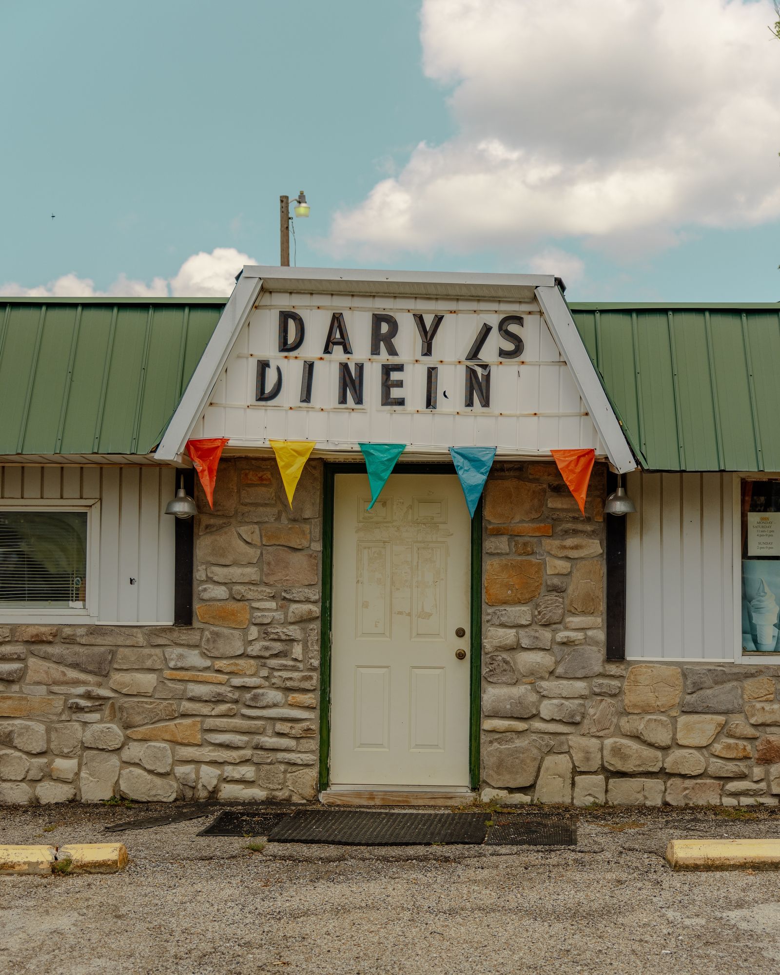 Daryl's Dine In 01