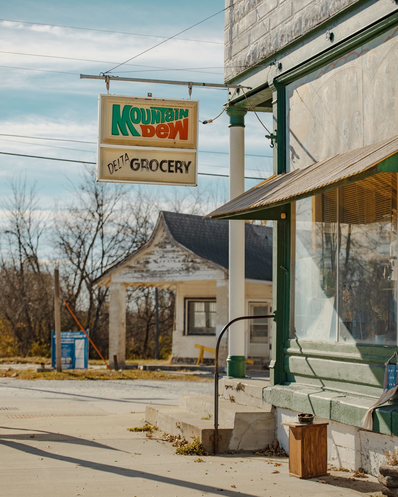 Delta Grocery 01