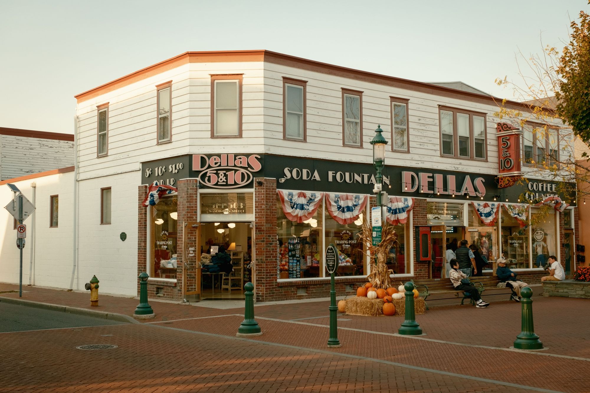 Dellas 5 & 10, Cape May 01