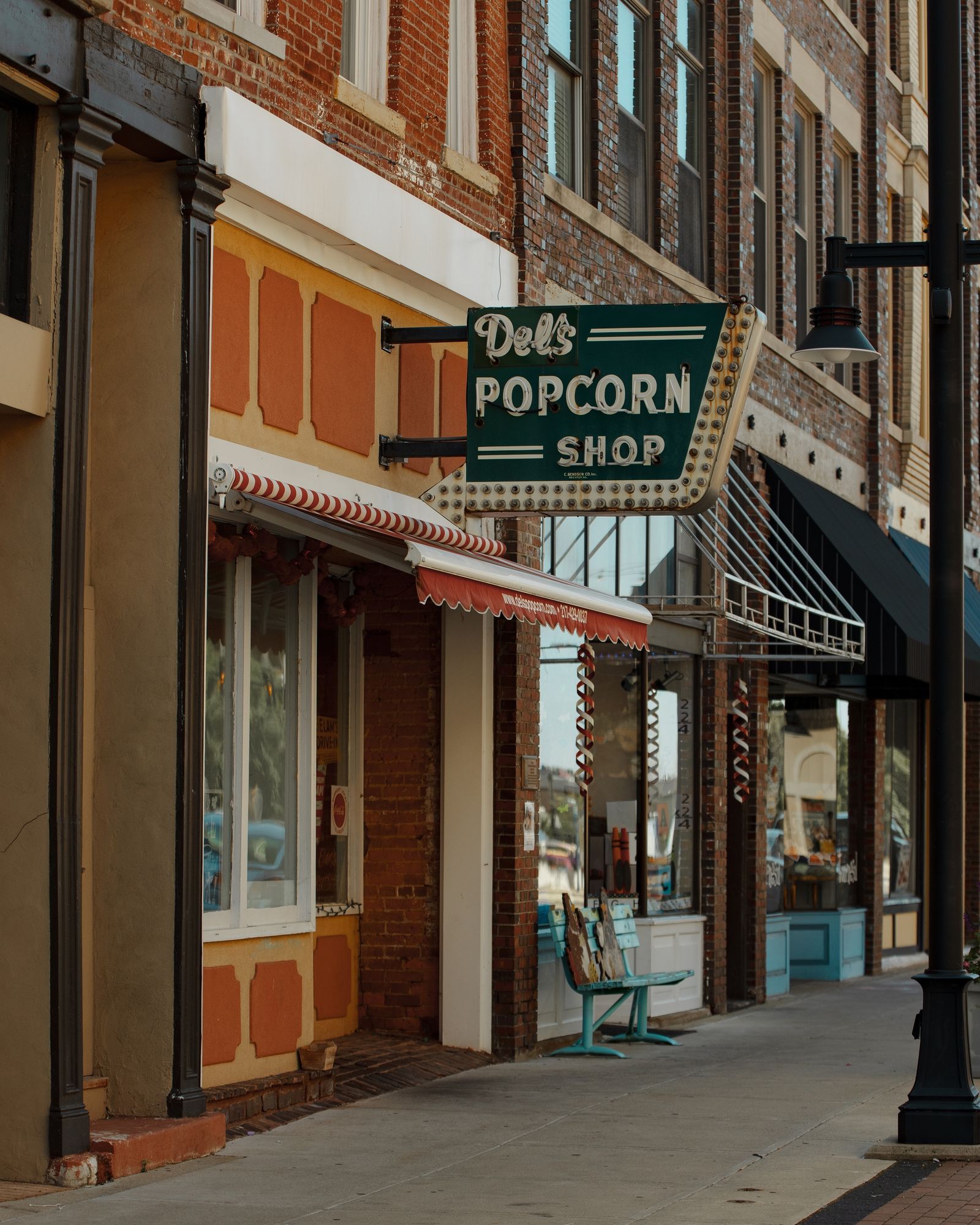Del's Popcorn Shop 01
