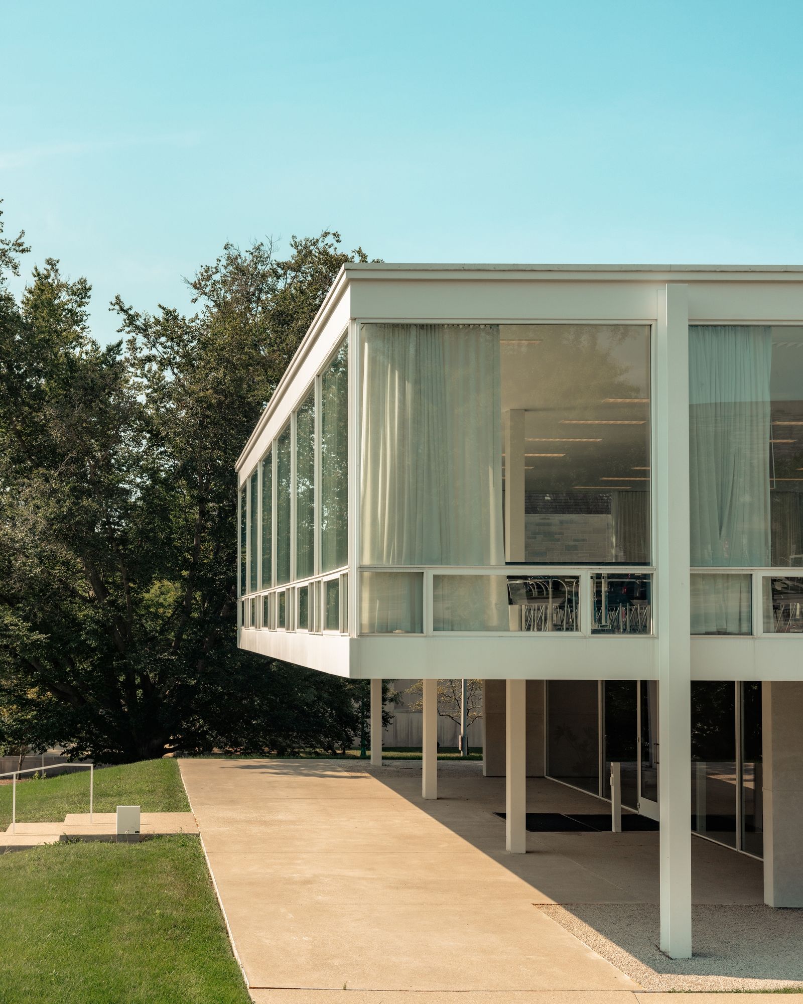 Eskenazi School by Mies van der Rohe 03