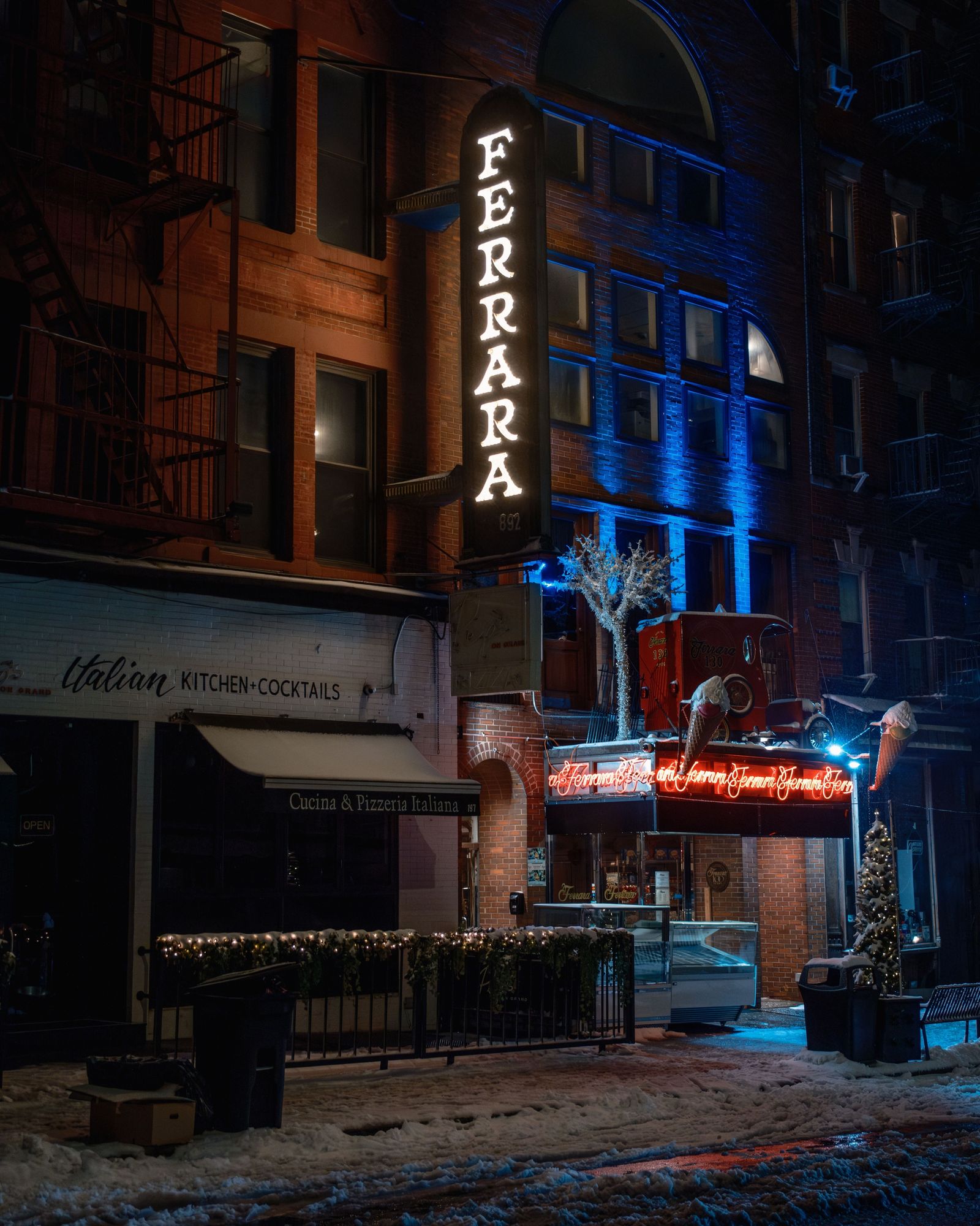 Ferrara Bakery & Cafe, Little Italy