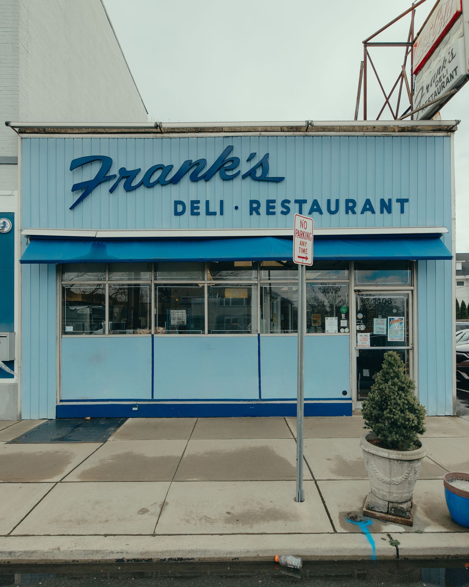 Frank's Deli 01