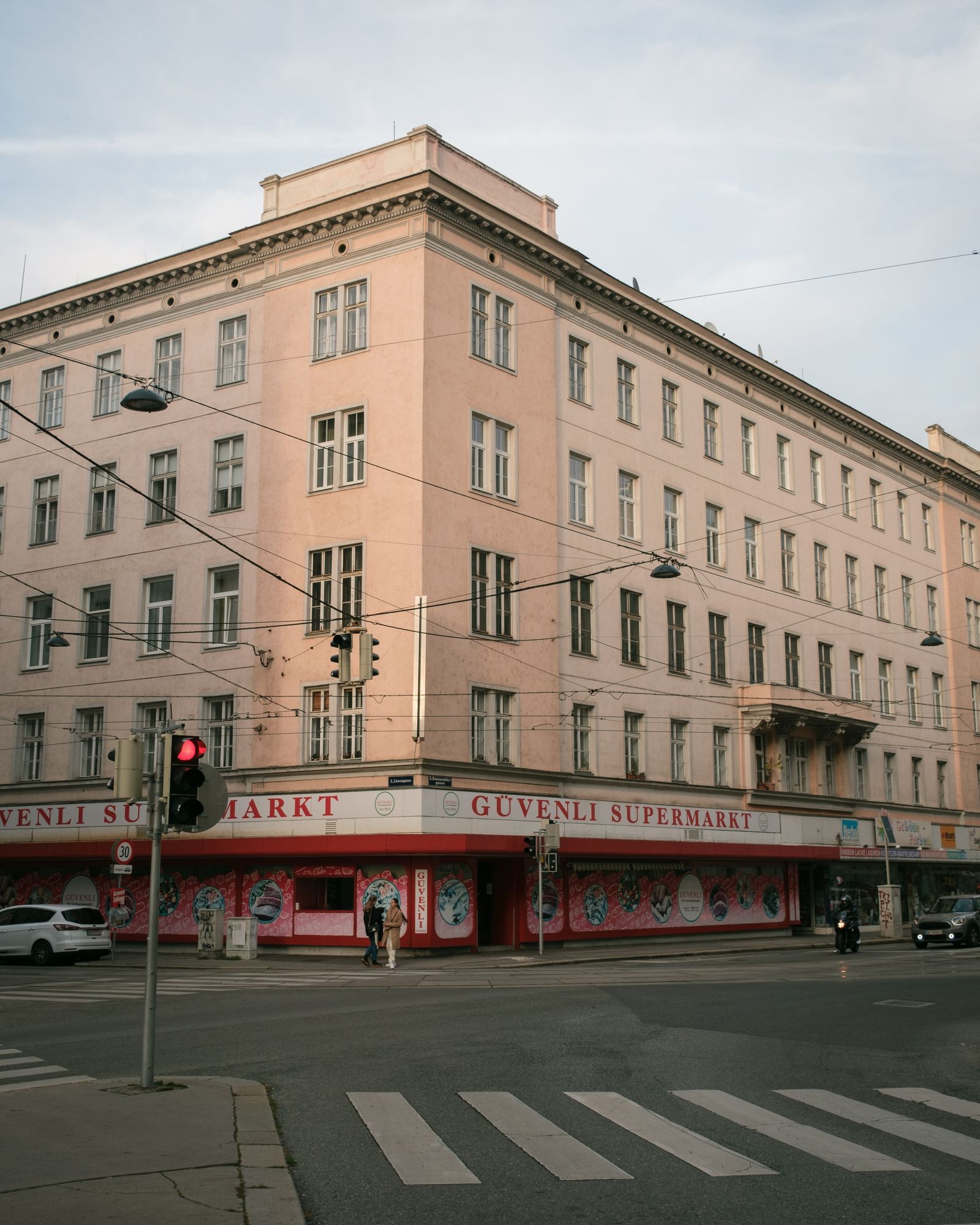 Güvenli Supermarkt, Vienna