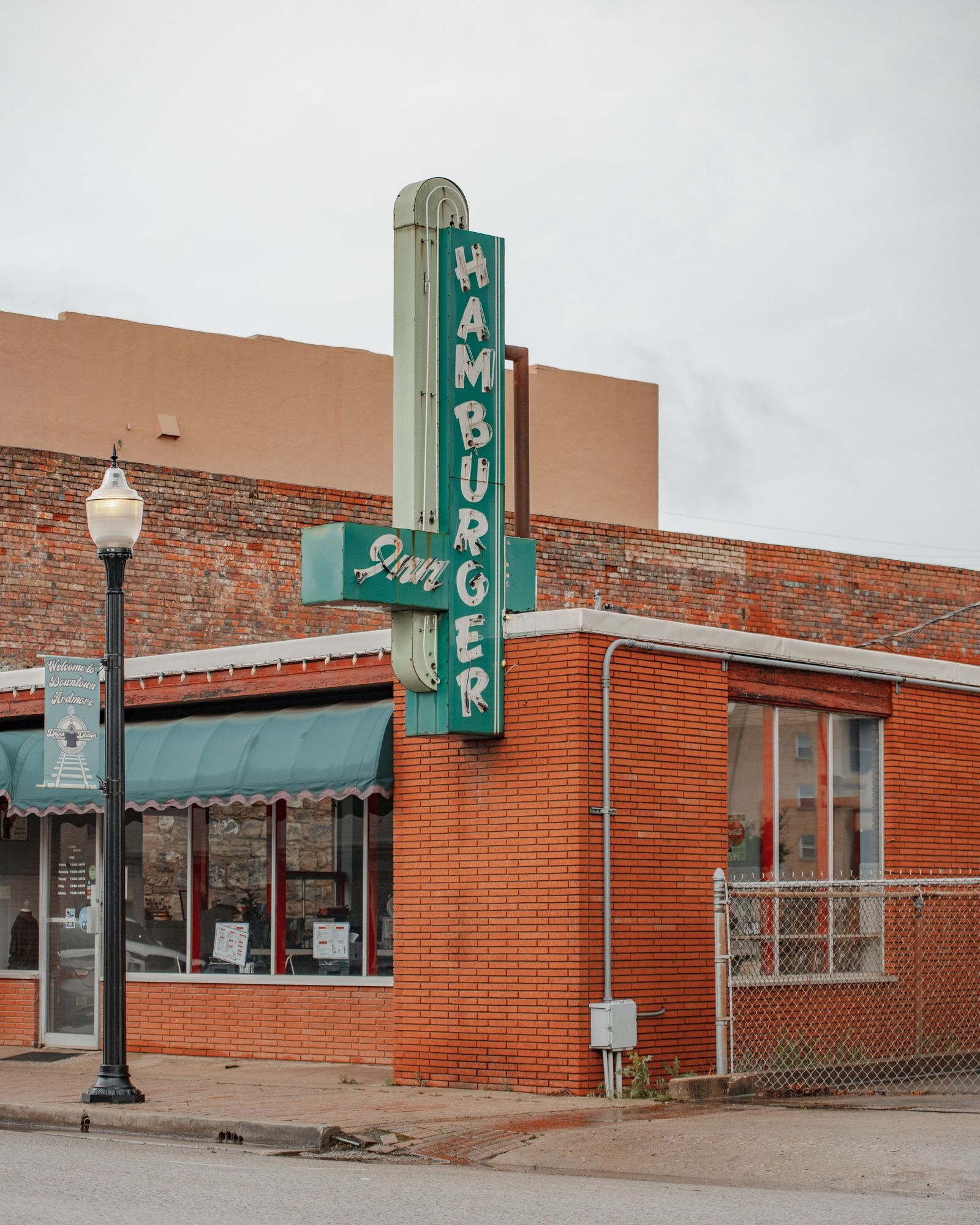Hamburger Inn 01
