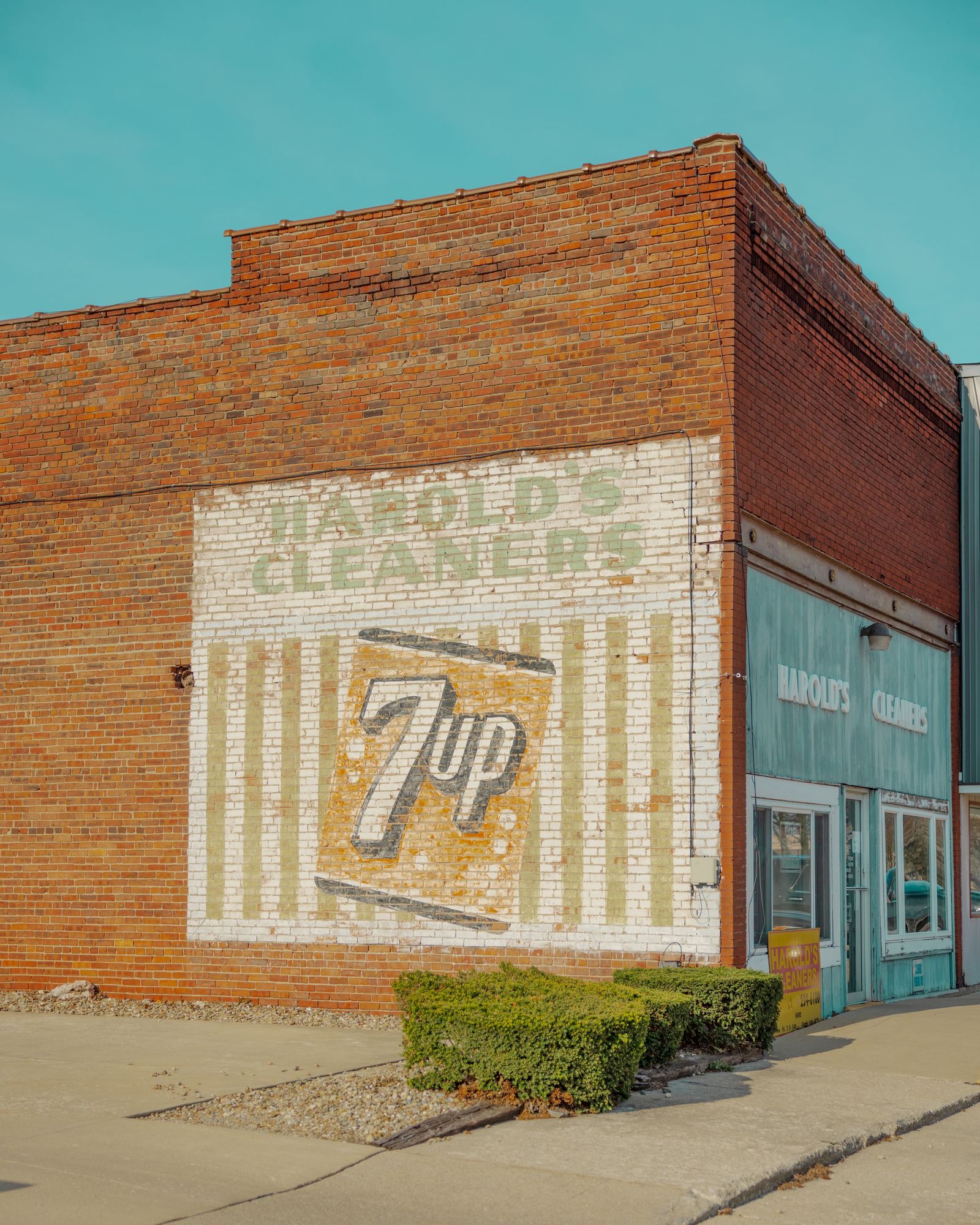 Harold's Cleaners 7-Up Sign