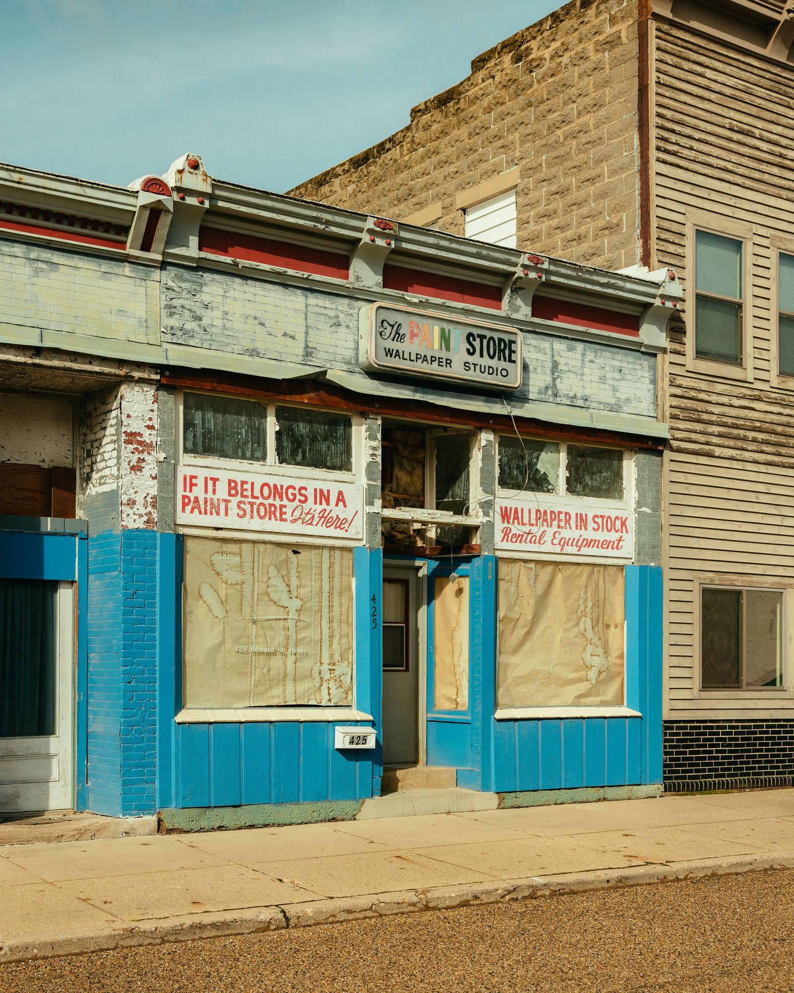 Henry Paint Store 01