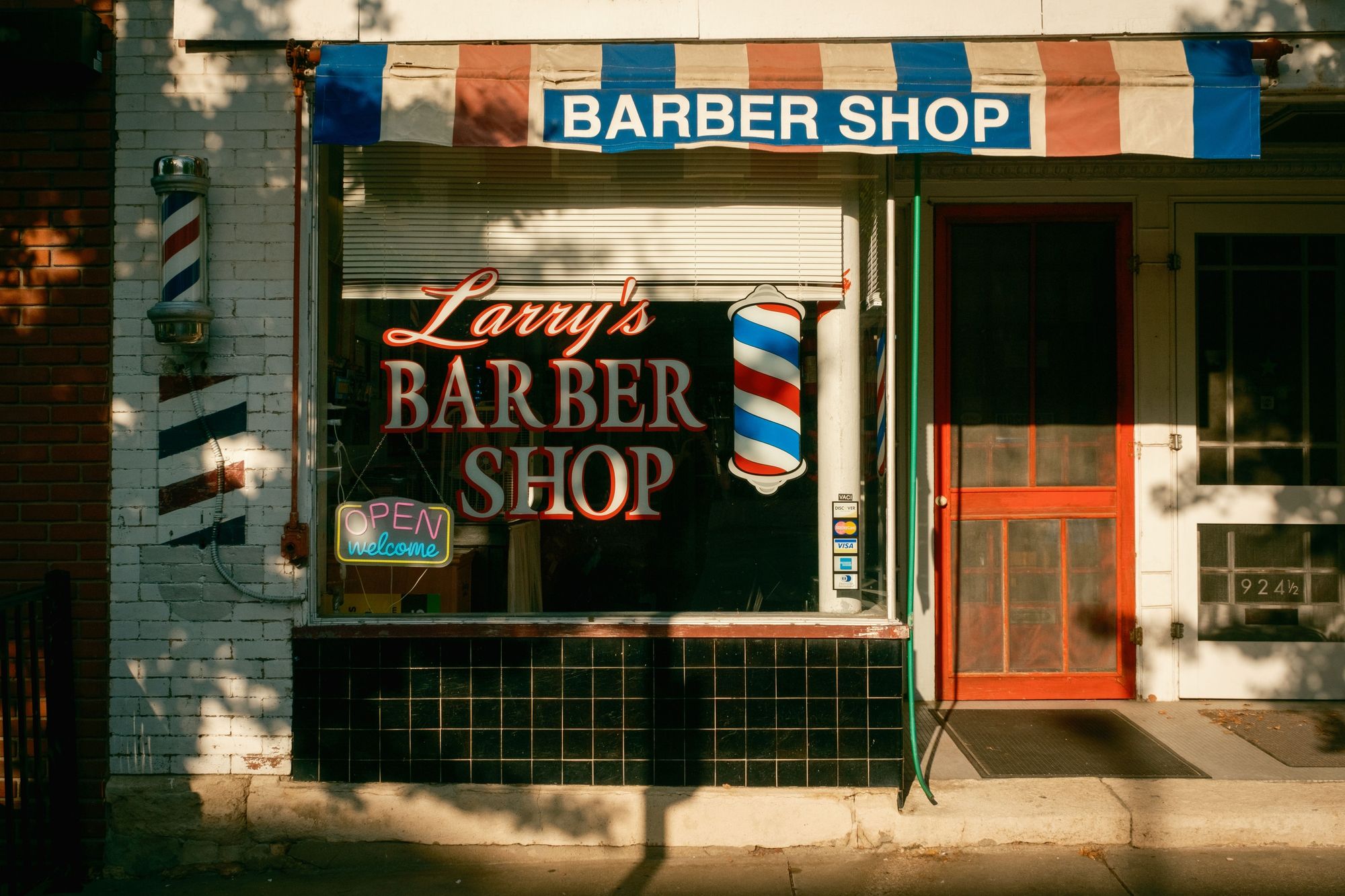 Larry's Barber Shop, Lawrence