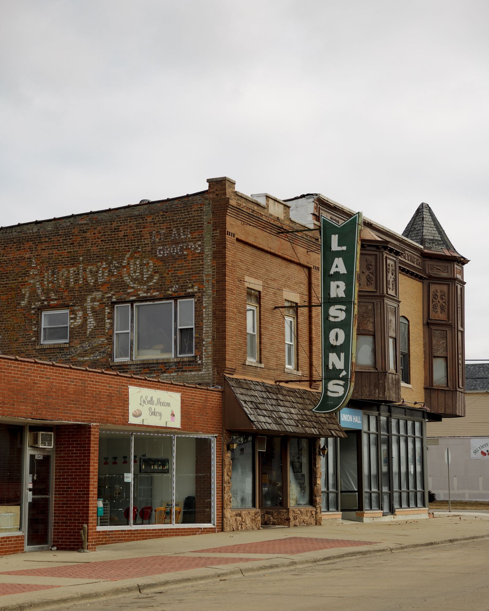 Larson's Sign 02