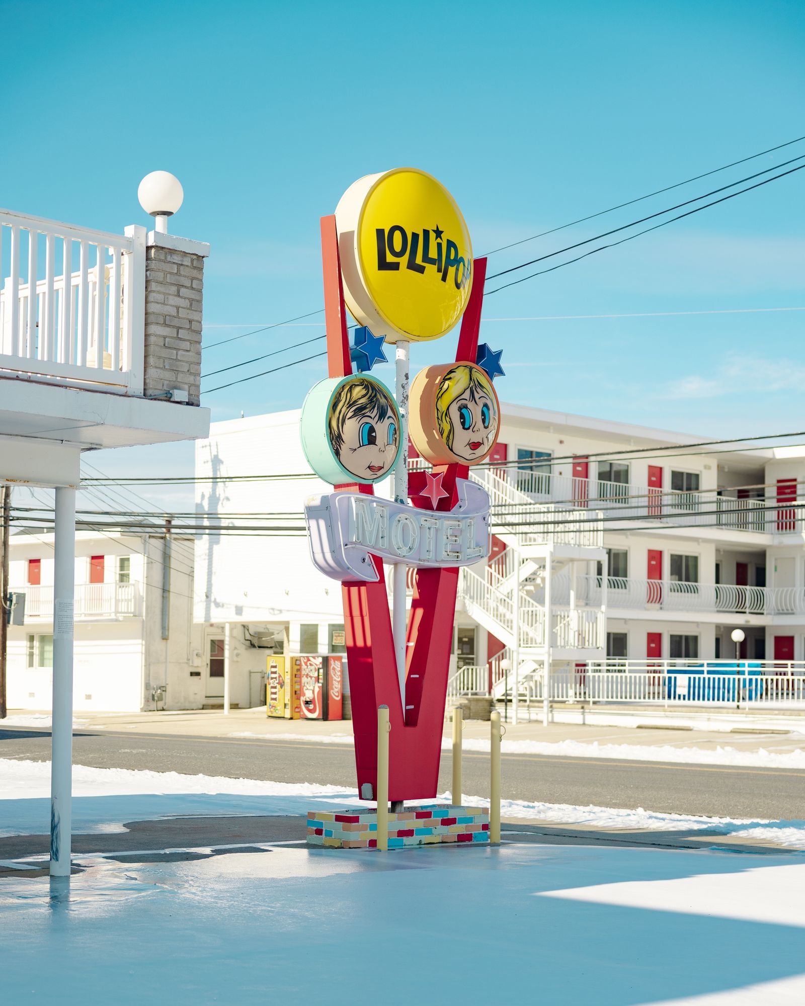 Lollipop Motel in Winter 01