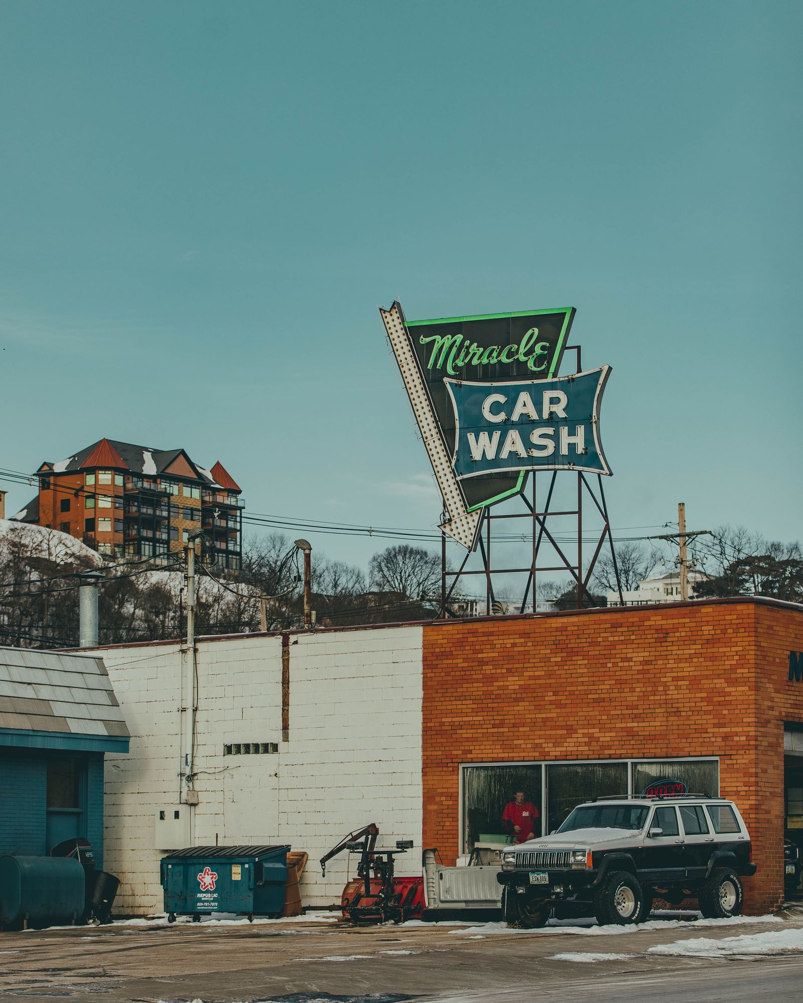 Miracle Car Wash 01