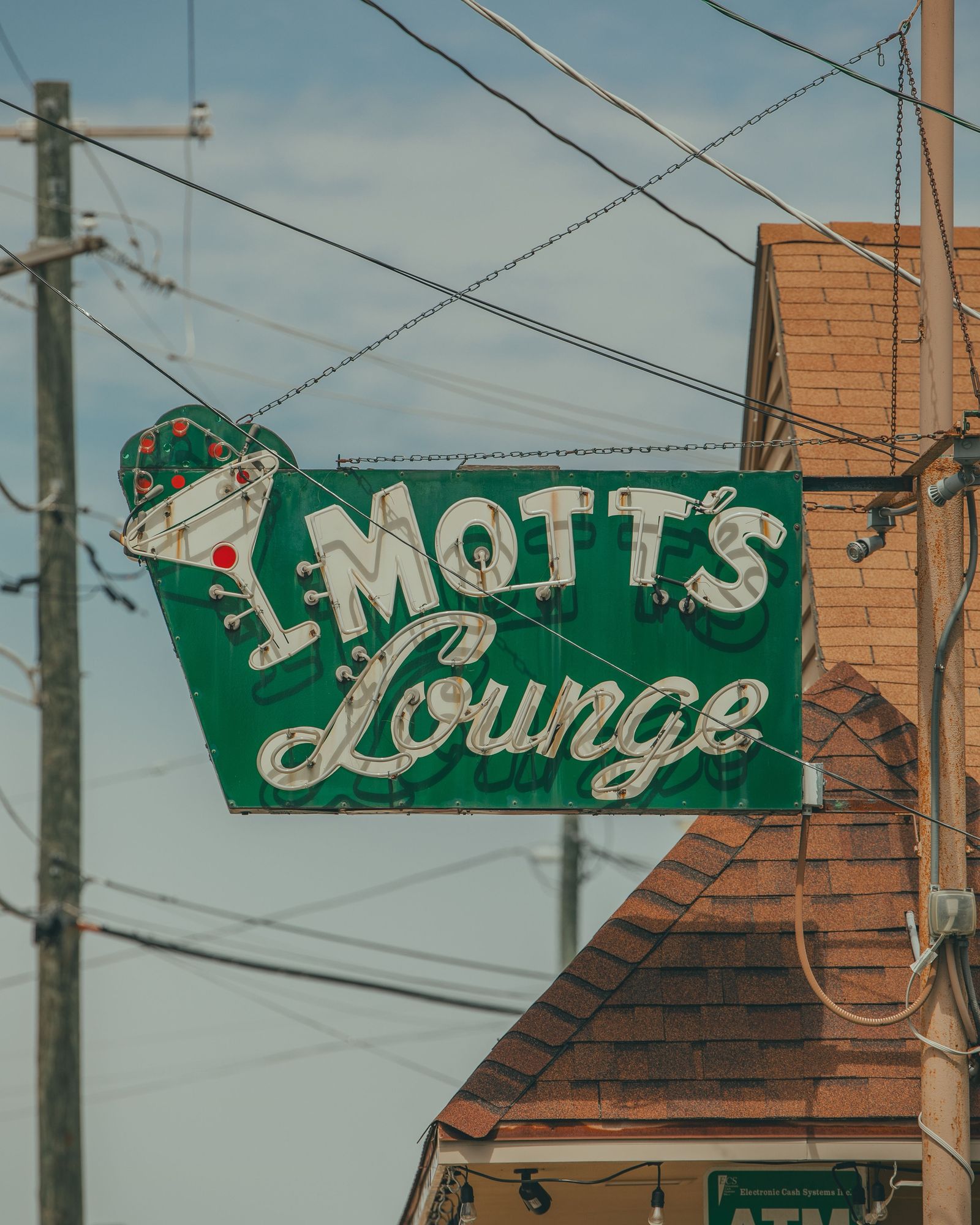 Mott's Lounge 01