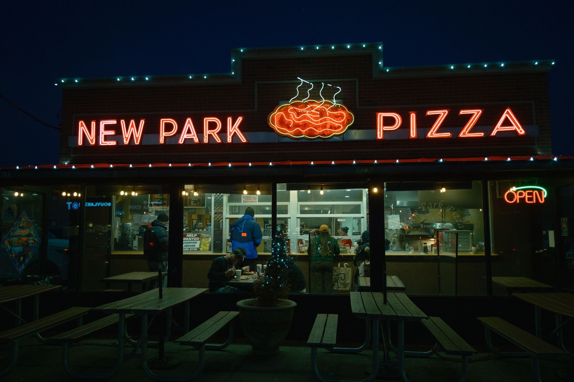 New Park Pizza Neon, Howard Beach