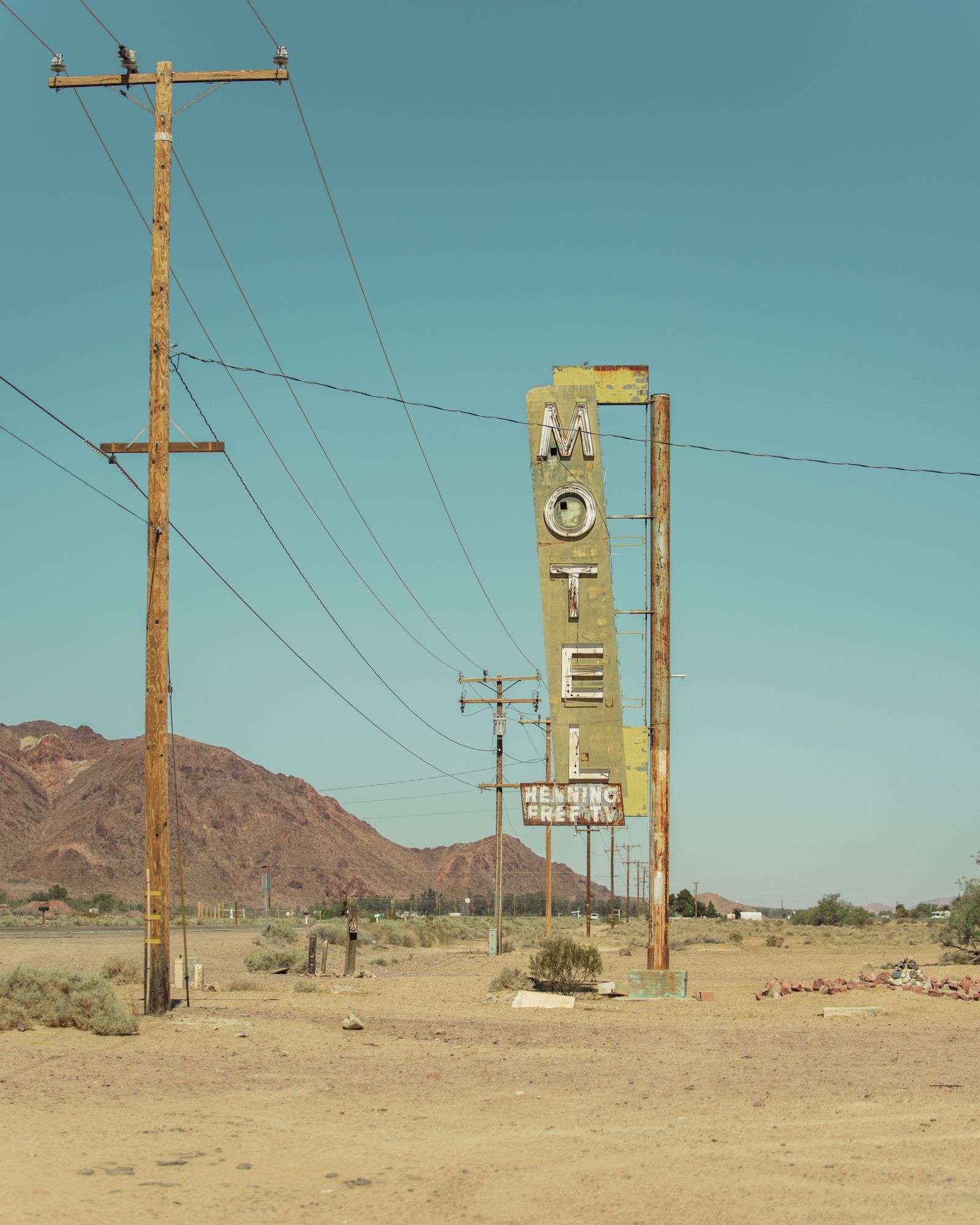 Old Henning Motel Sign 01