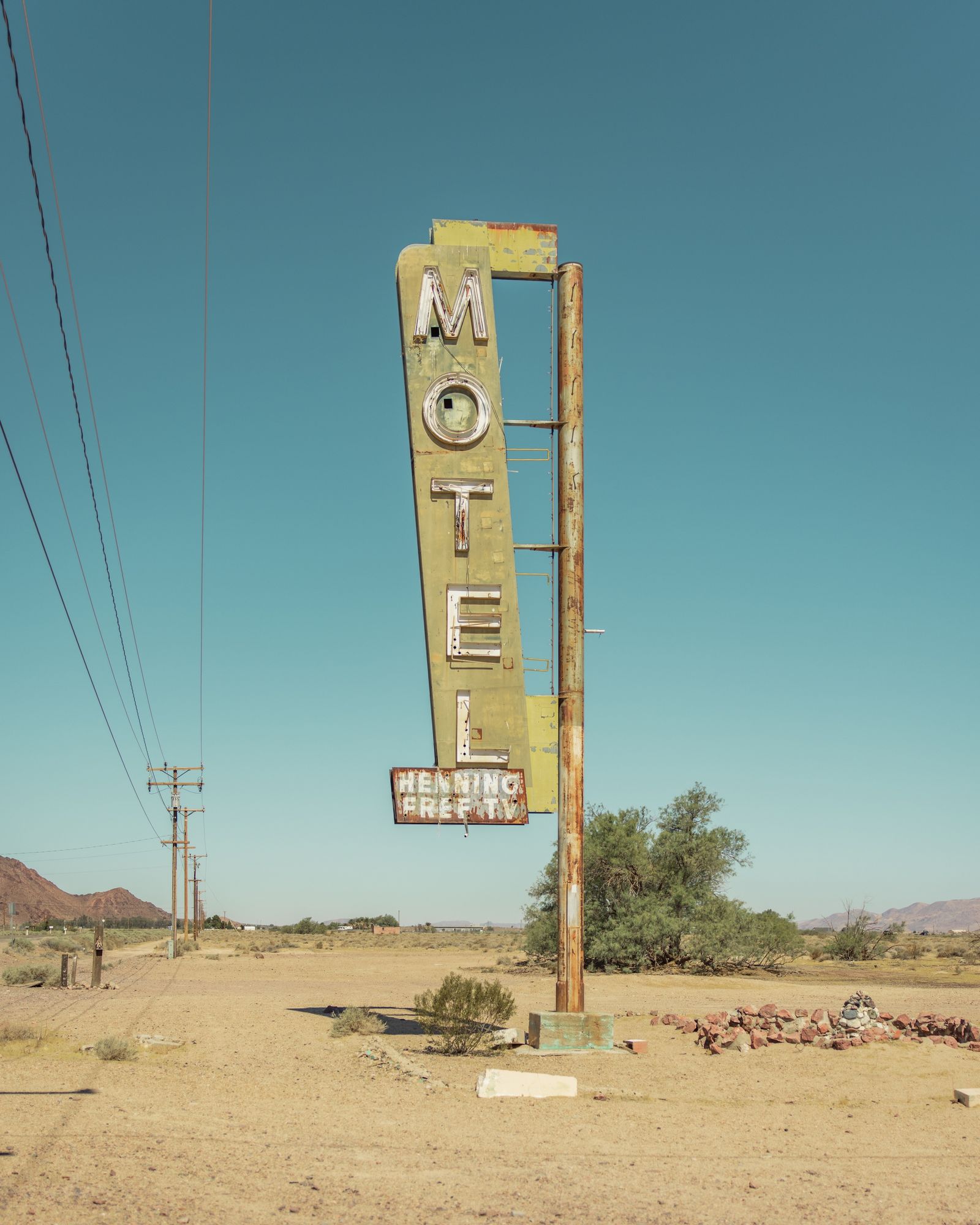 Old Henning Motel Sign 02