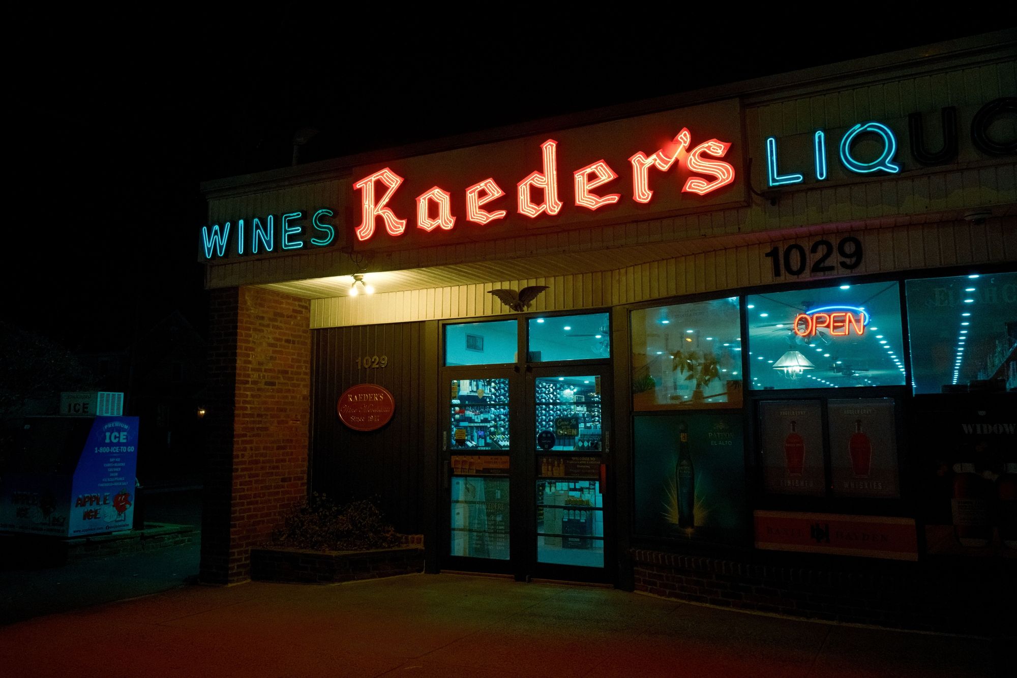 Raeder's Wines & Liquors, Albertson 02