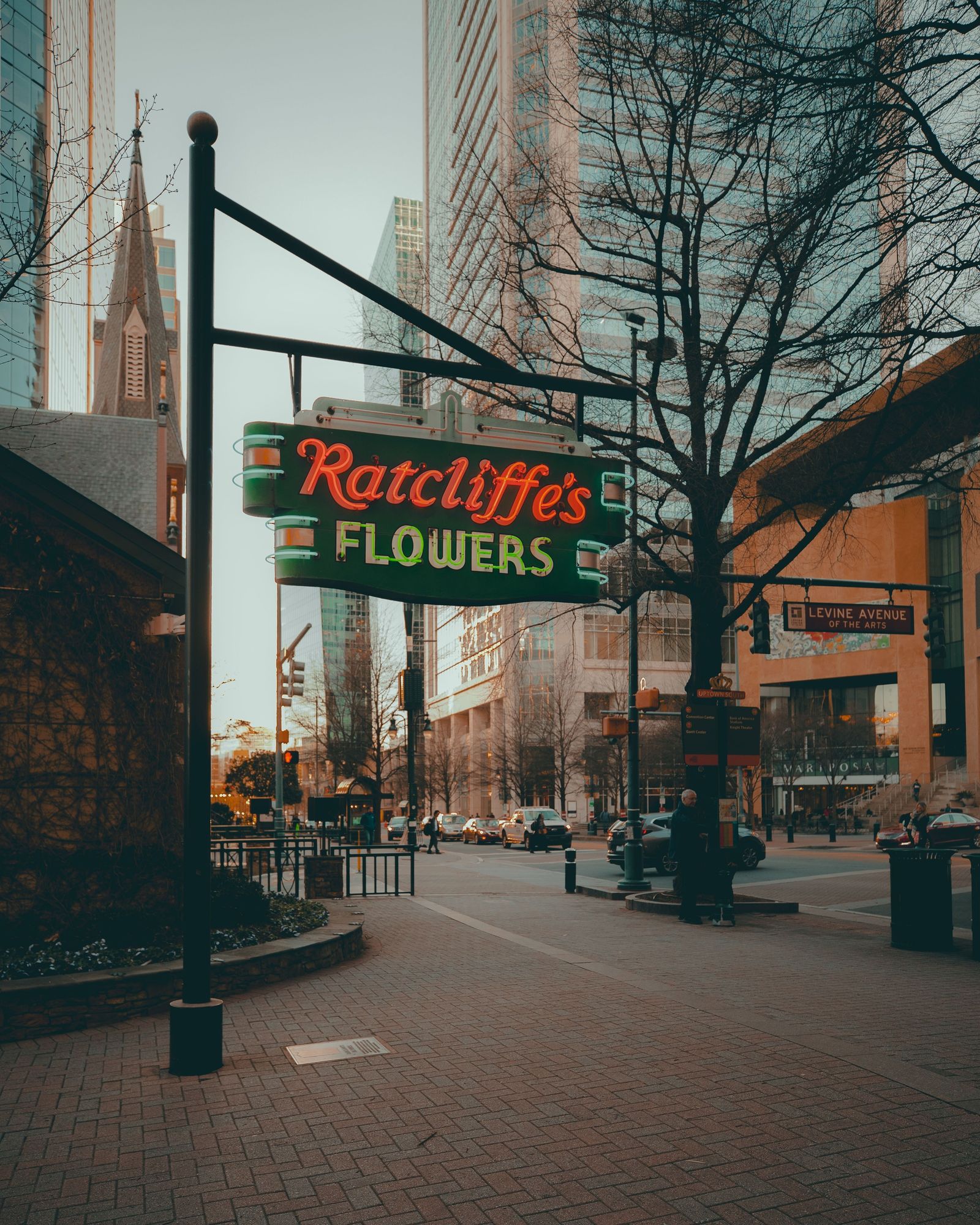 Ratcliffe's Flowers Sign