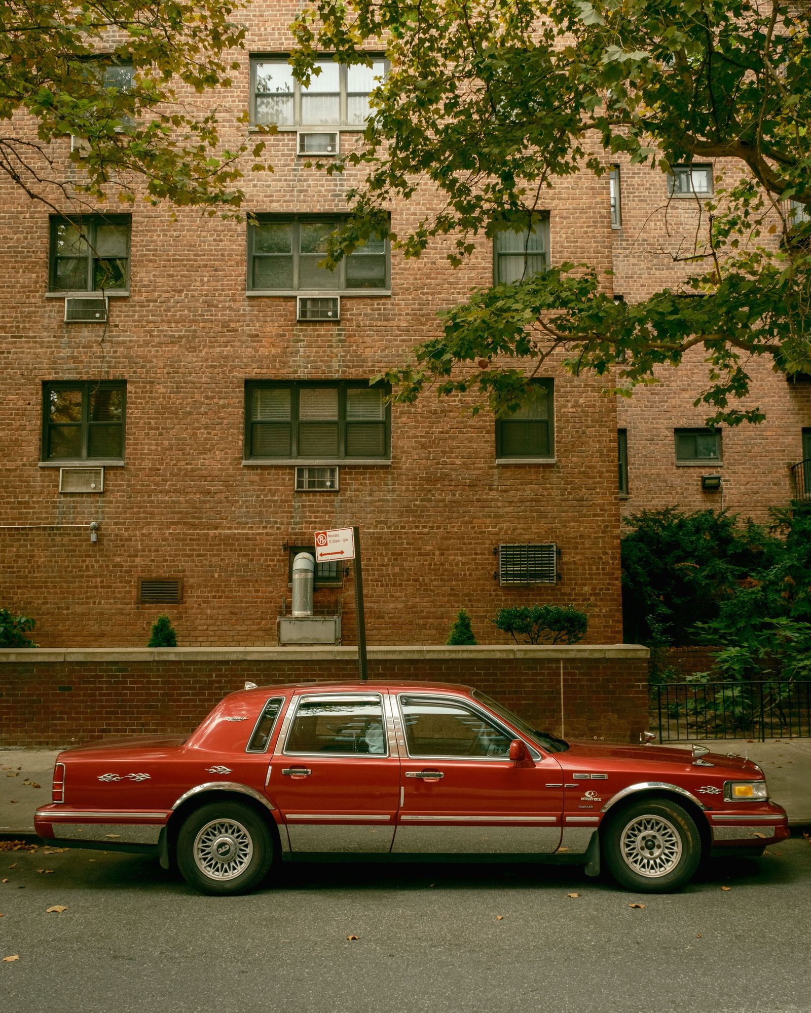Red Town Car, Rego Park