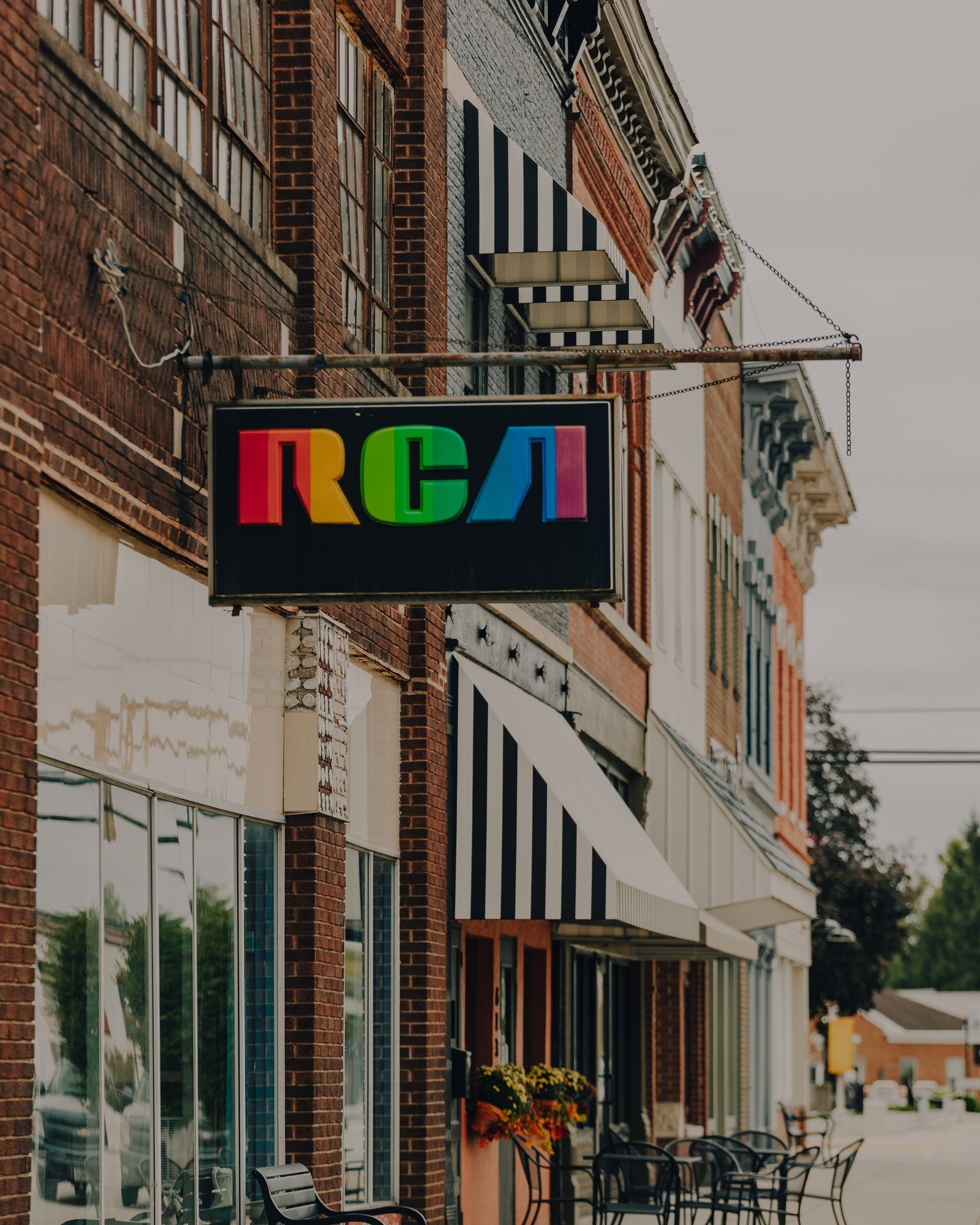 Retro RCA Sign in Marshall 01