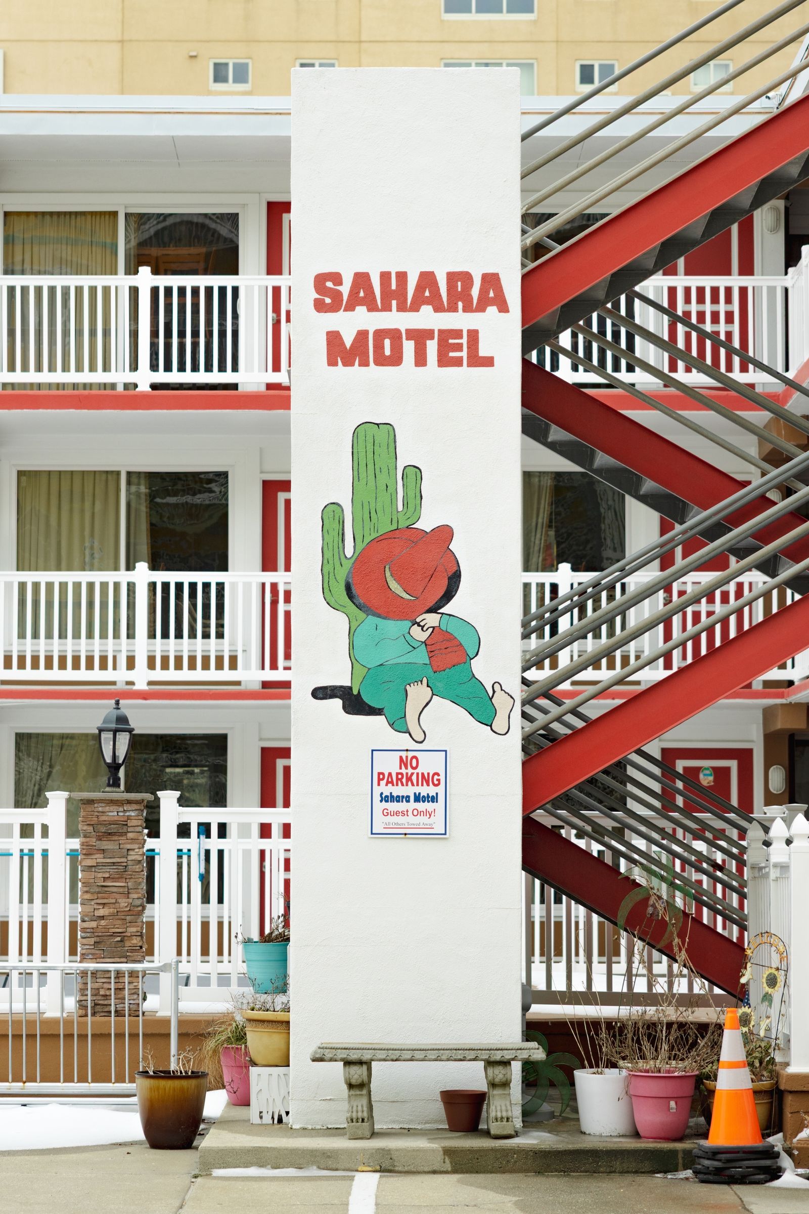 Sahara Motel in Winter 02