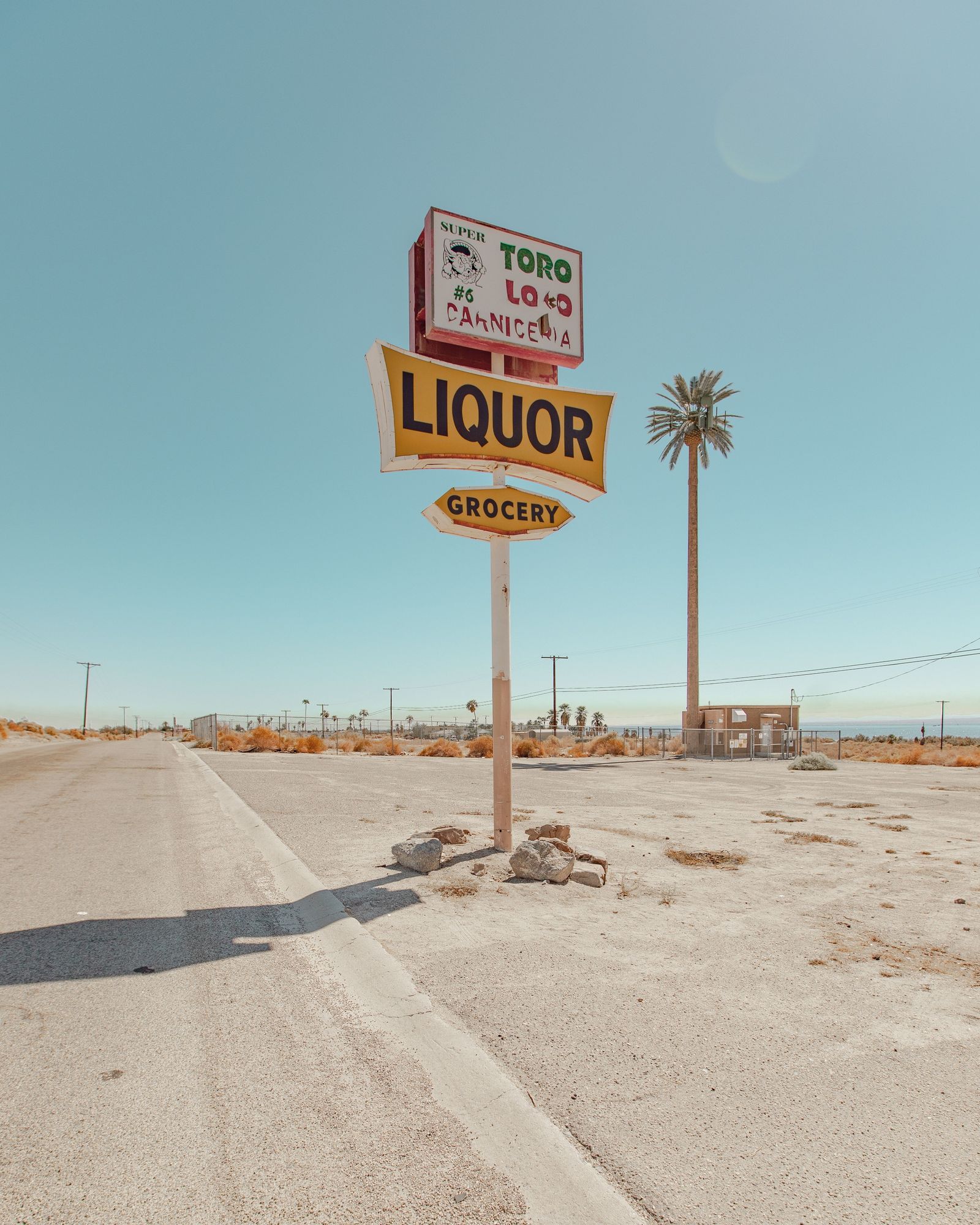 Salton Sea Liquor Sign 01