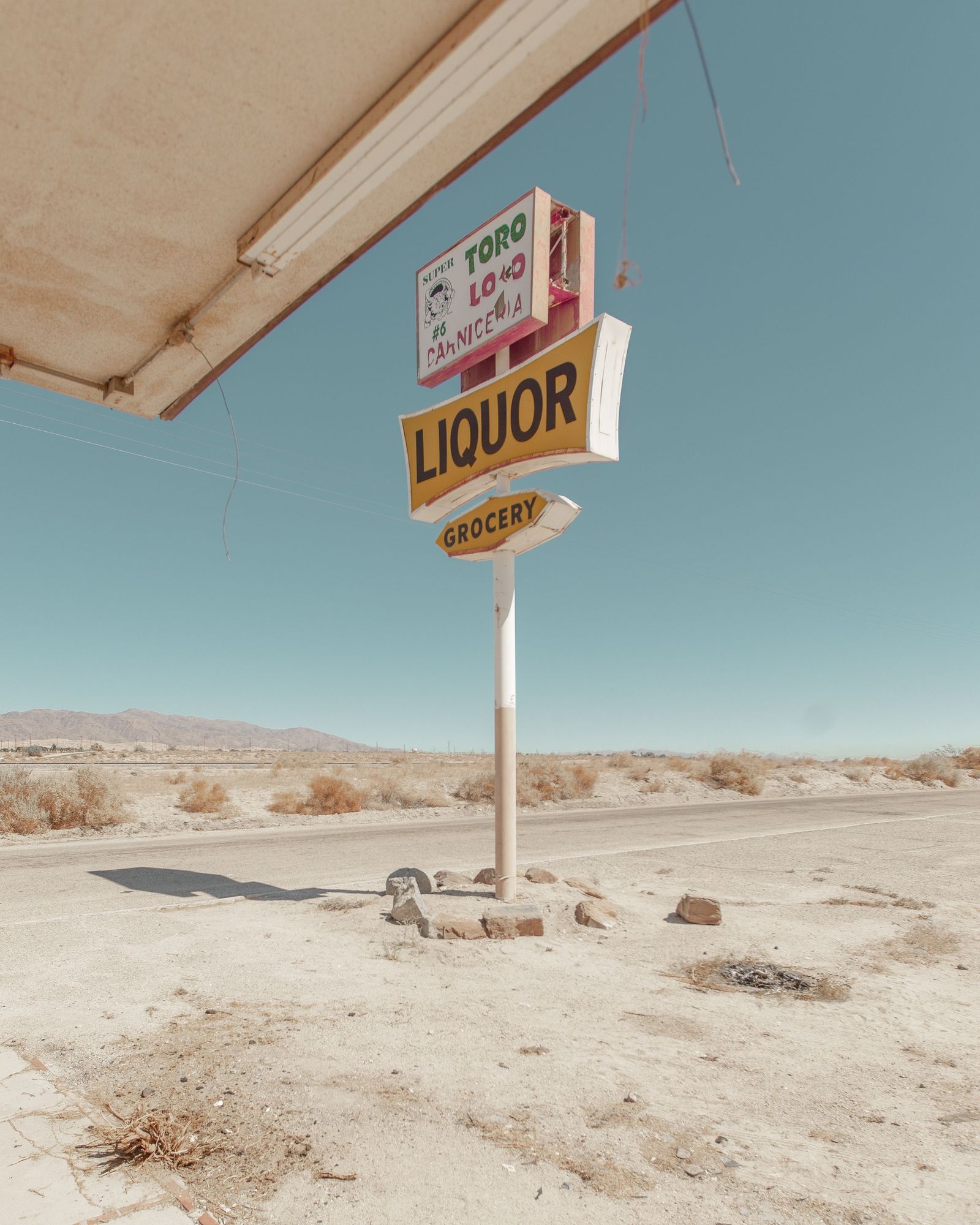 Salton Sea Liquor Sign 02