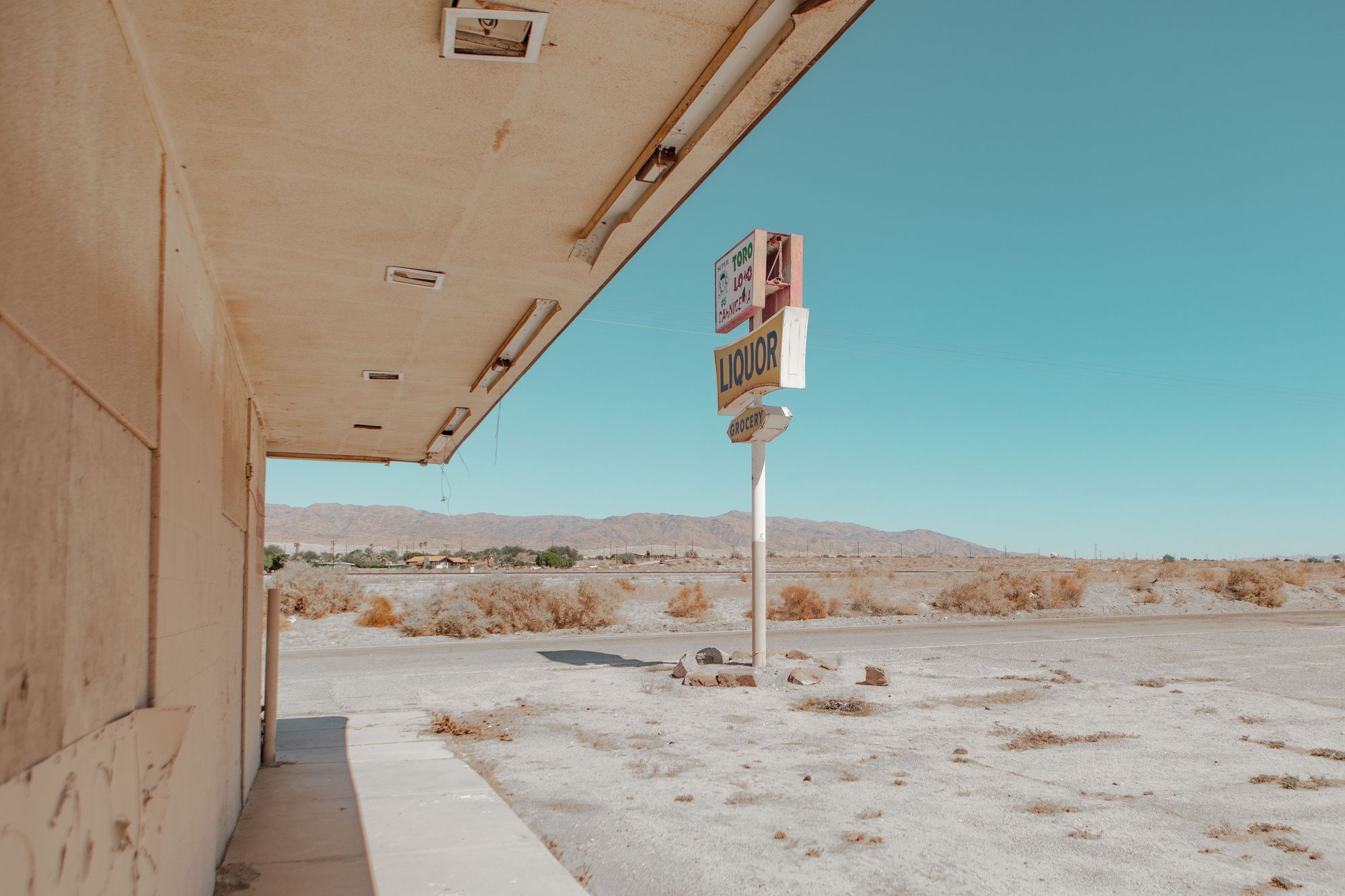 Salton Sea Liquor Sign 03