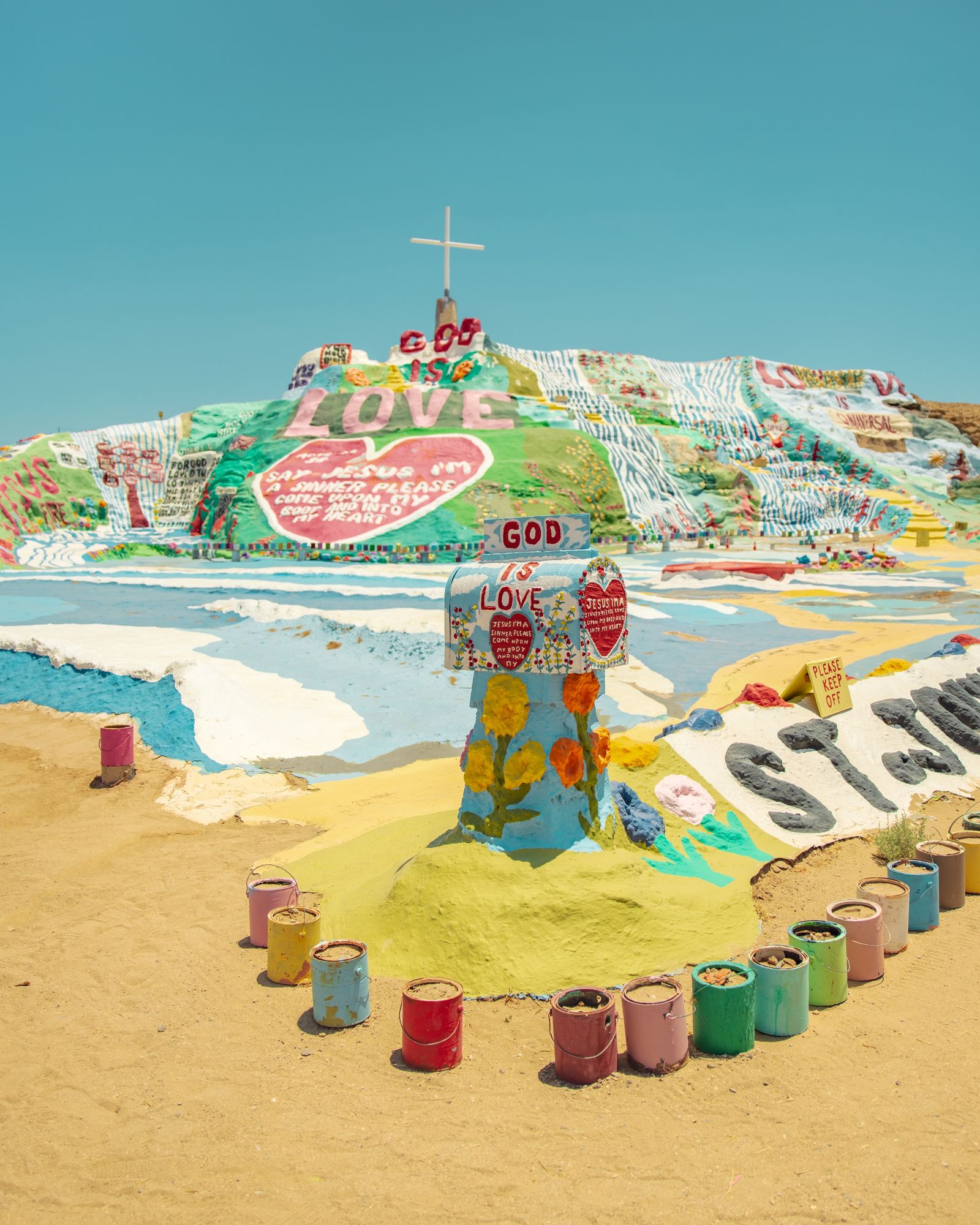 Salvation Mountain 01