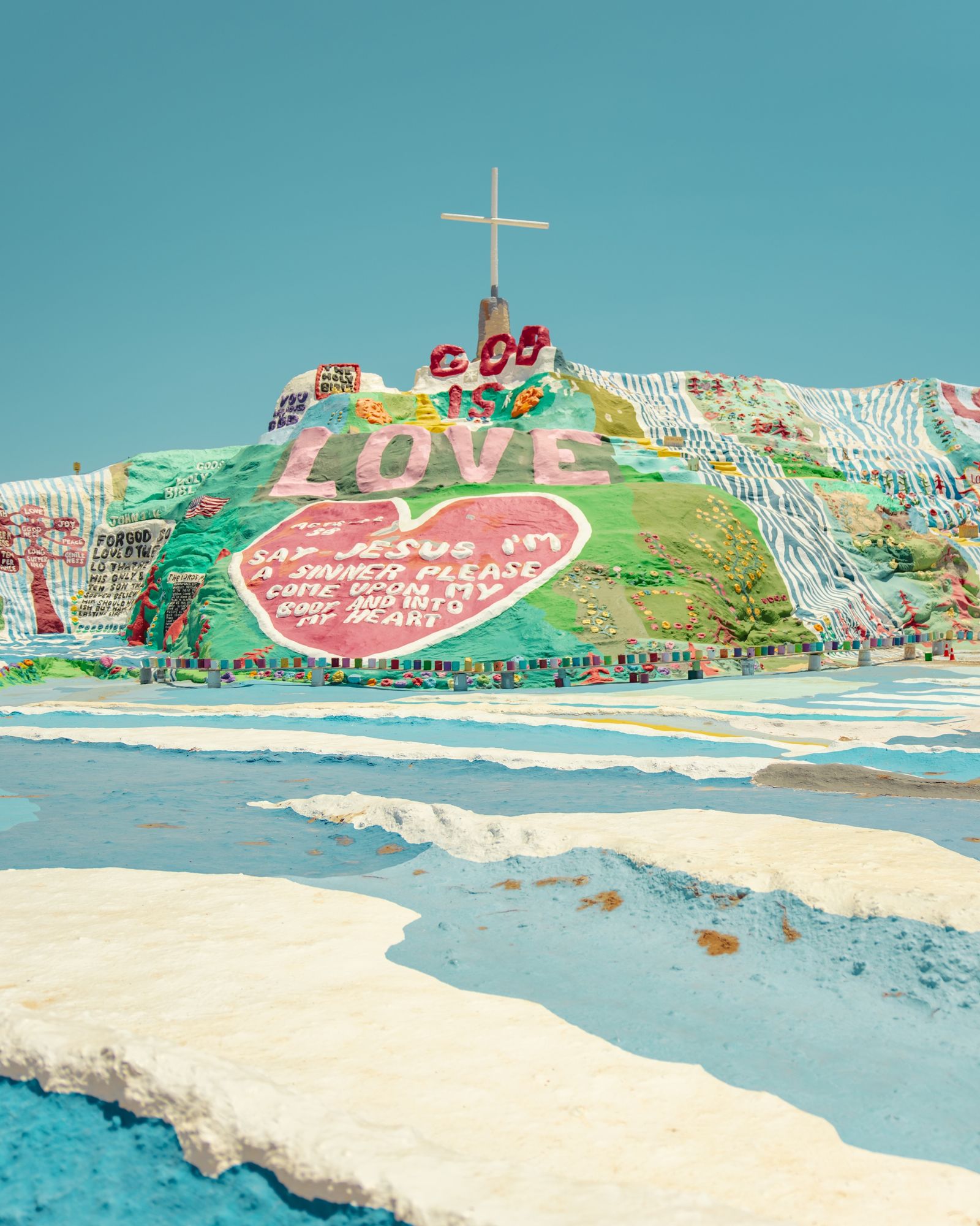 Salvation Mountain 02