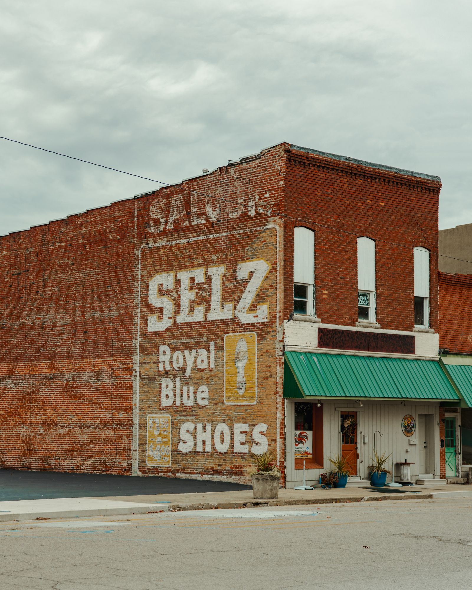 Selz Shoes Ghost Sign 01