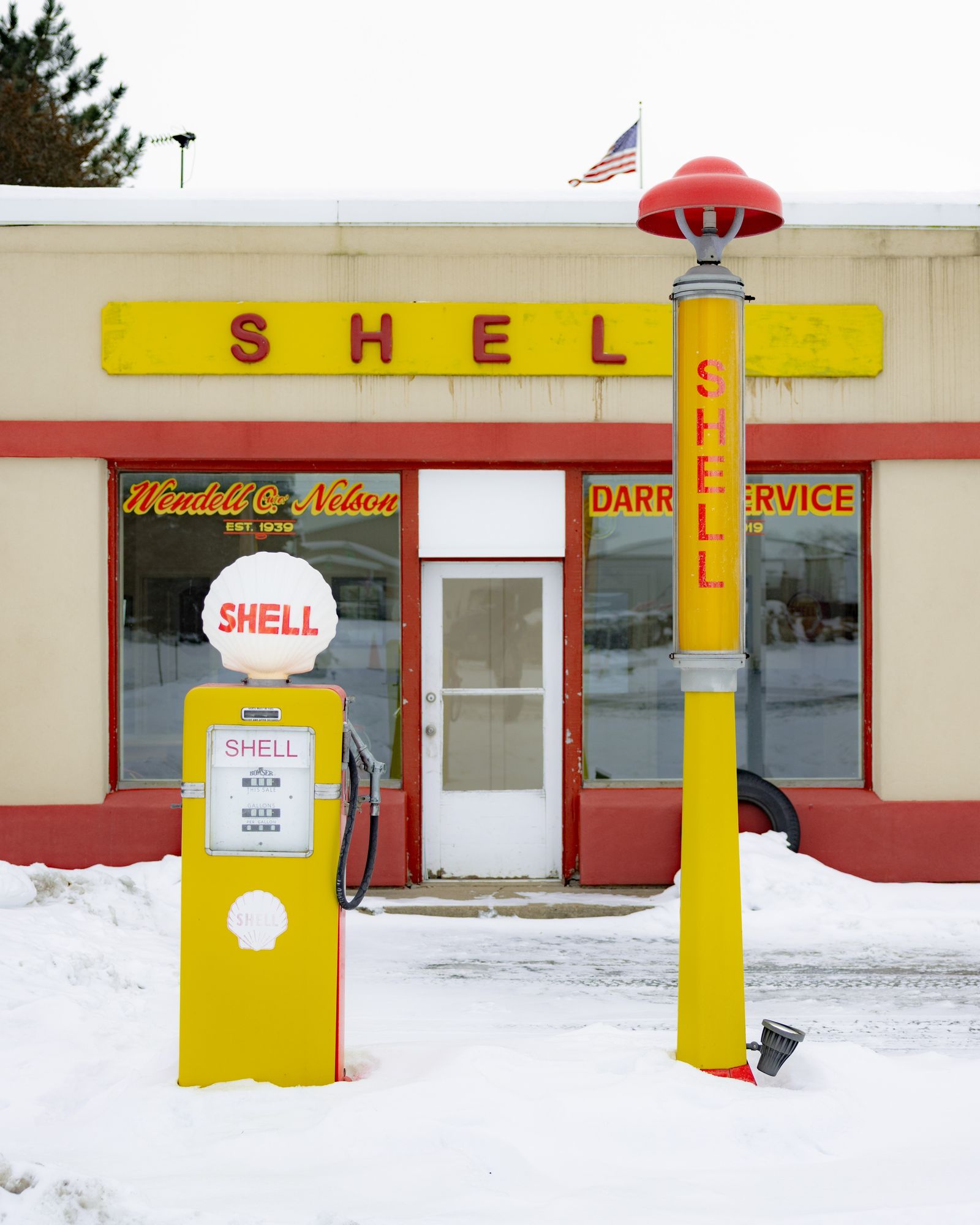 Shell Service Station in La Grange 01