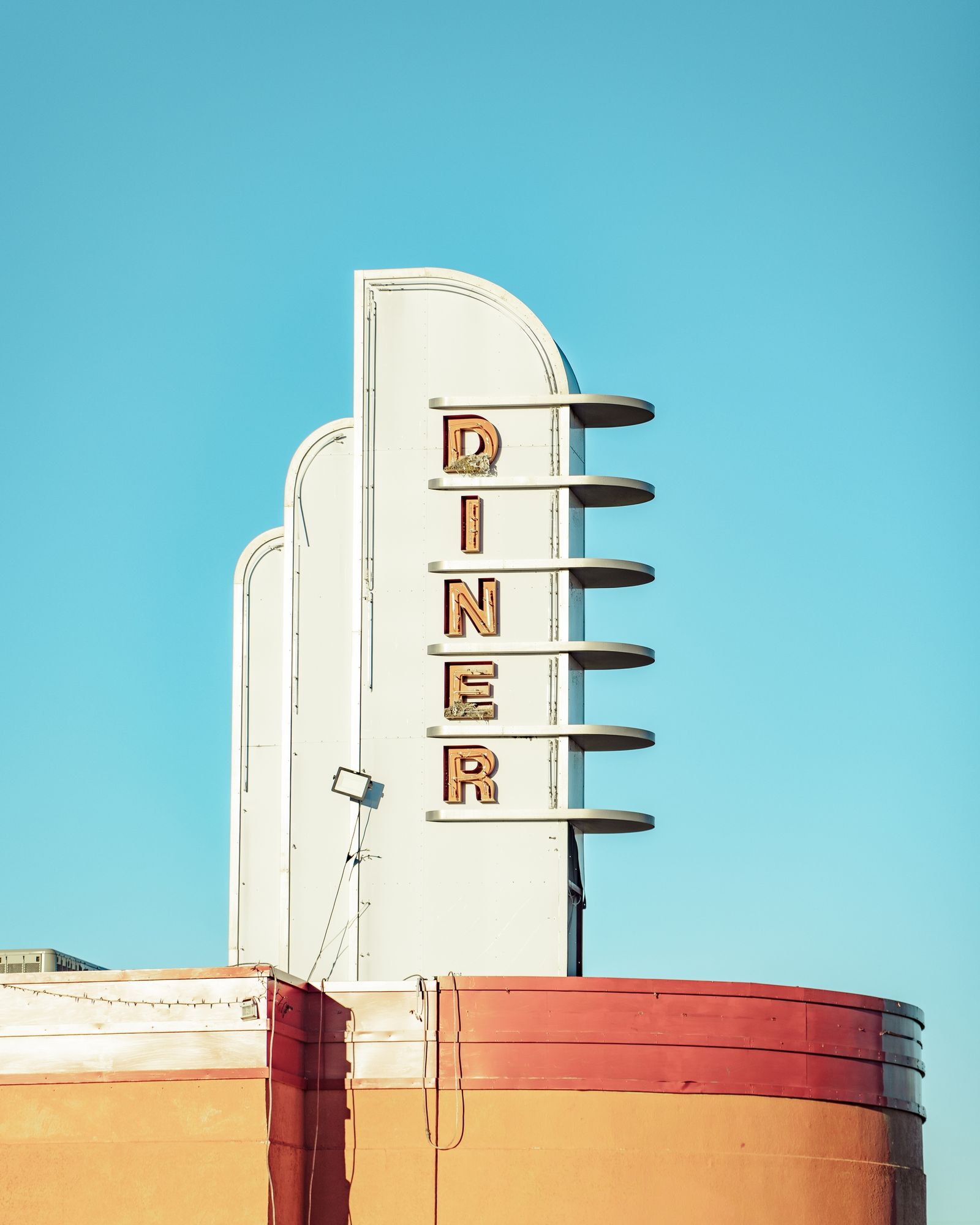 Shuttered Iowa 80 Diner 01