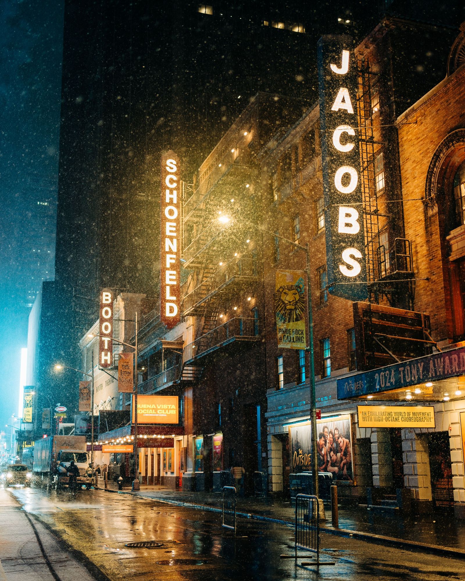 Snowy Theater District, Manhattan 01