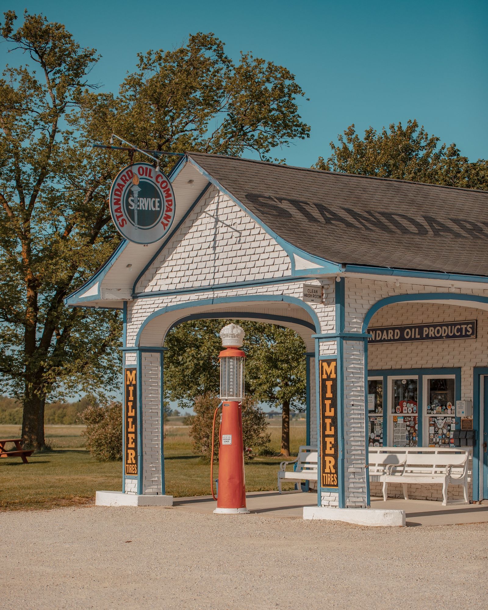 Standard Oil Station 01