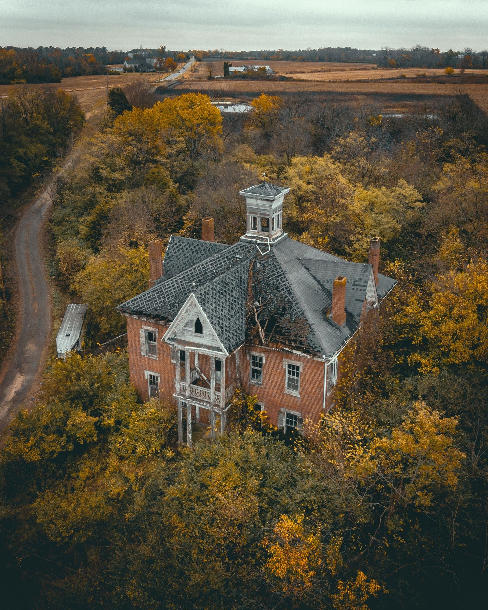 Straw Dogs House 01