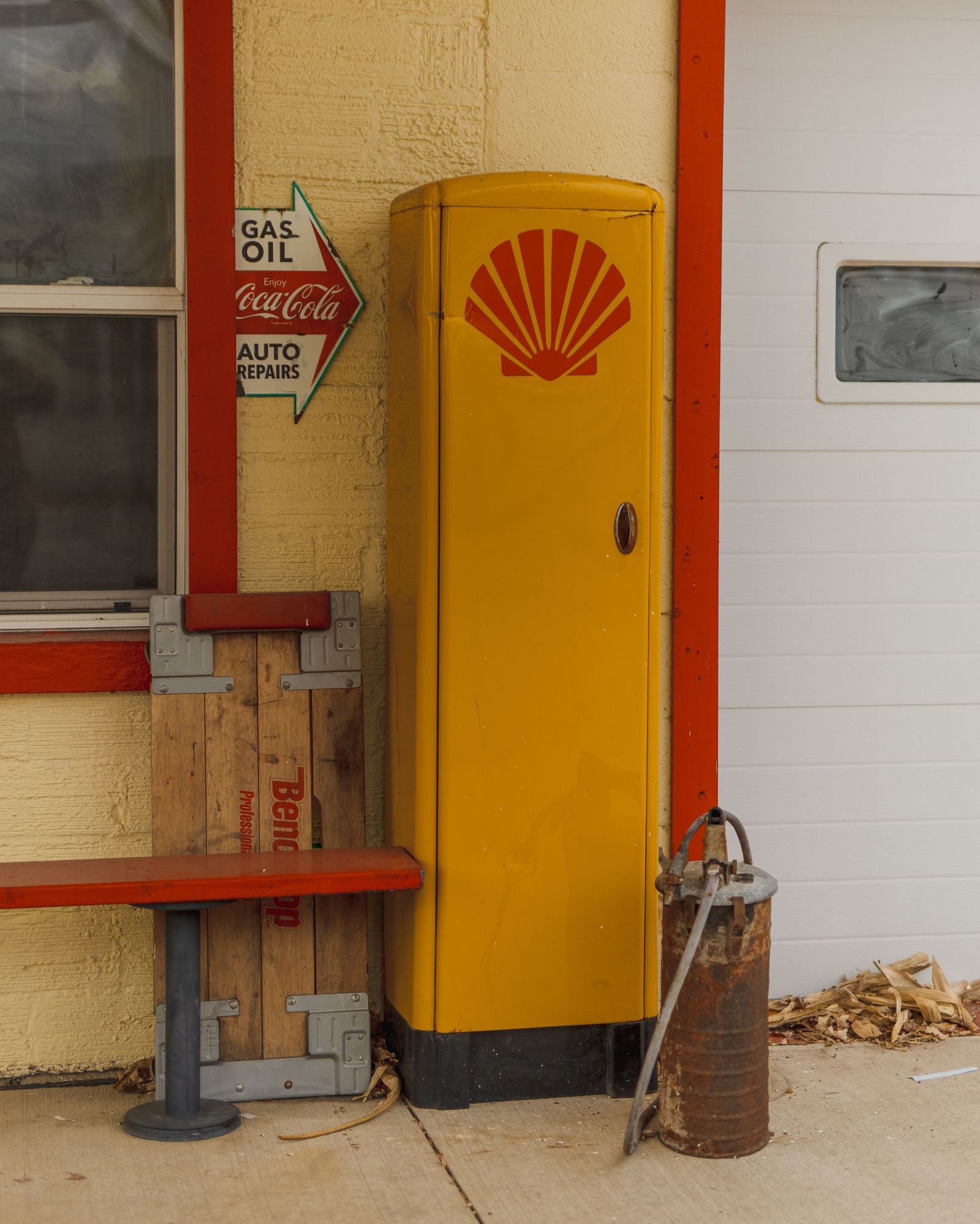Strebins Shell Service 04