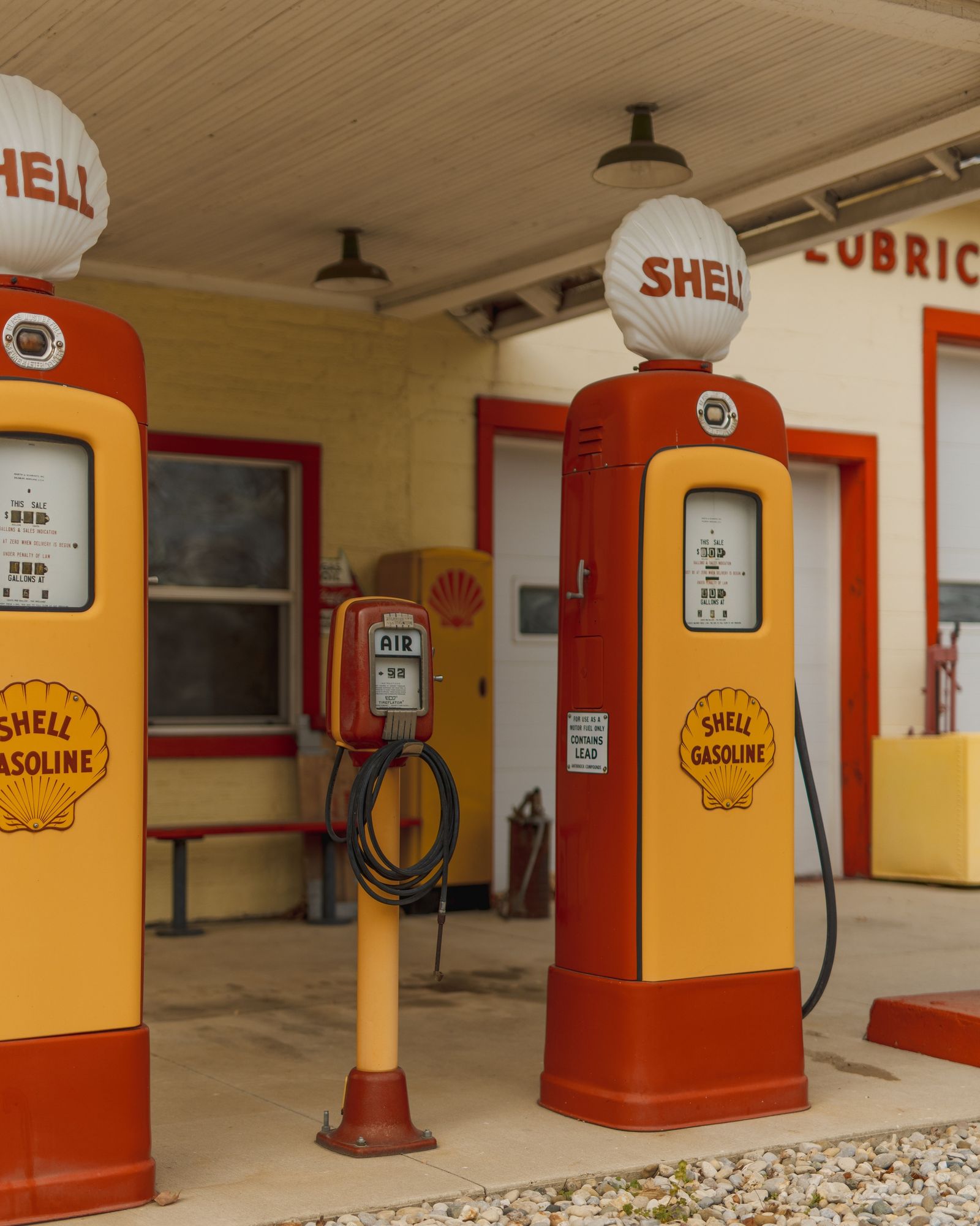 Strebins Shell Service 05