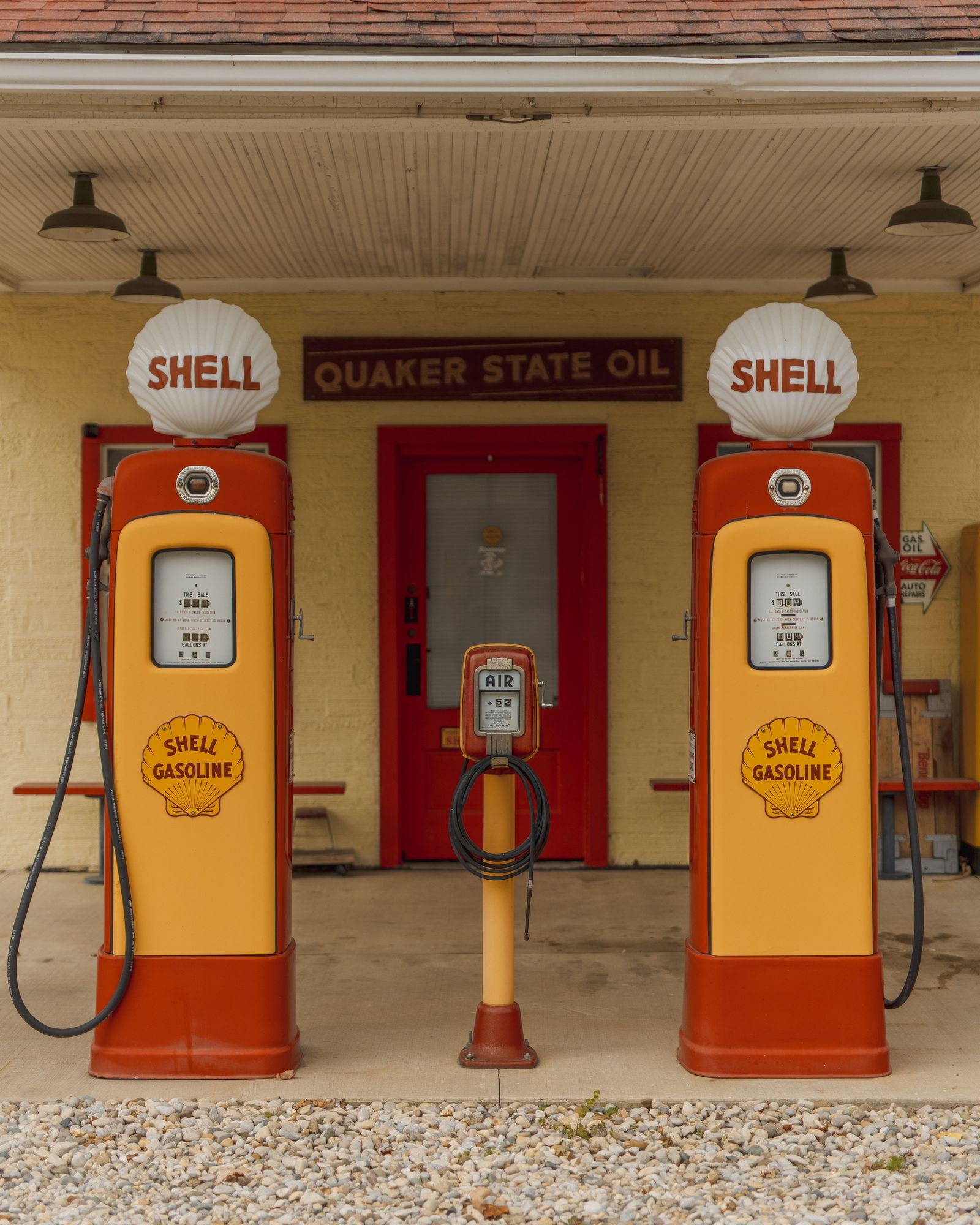 Strebins Shell Service 01