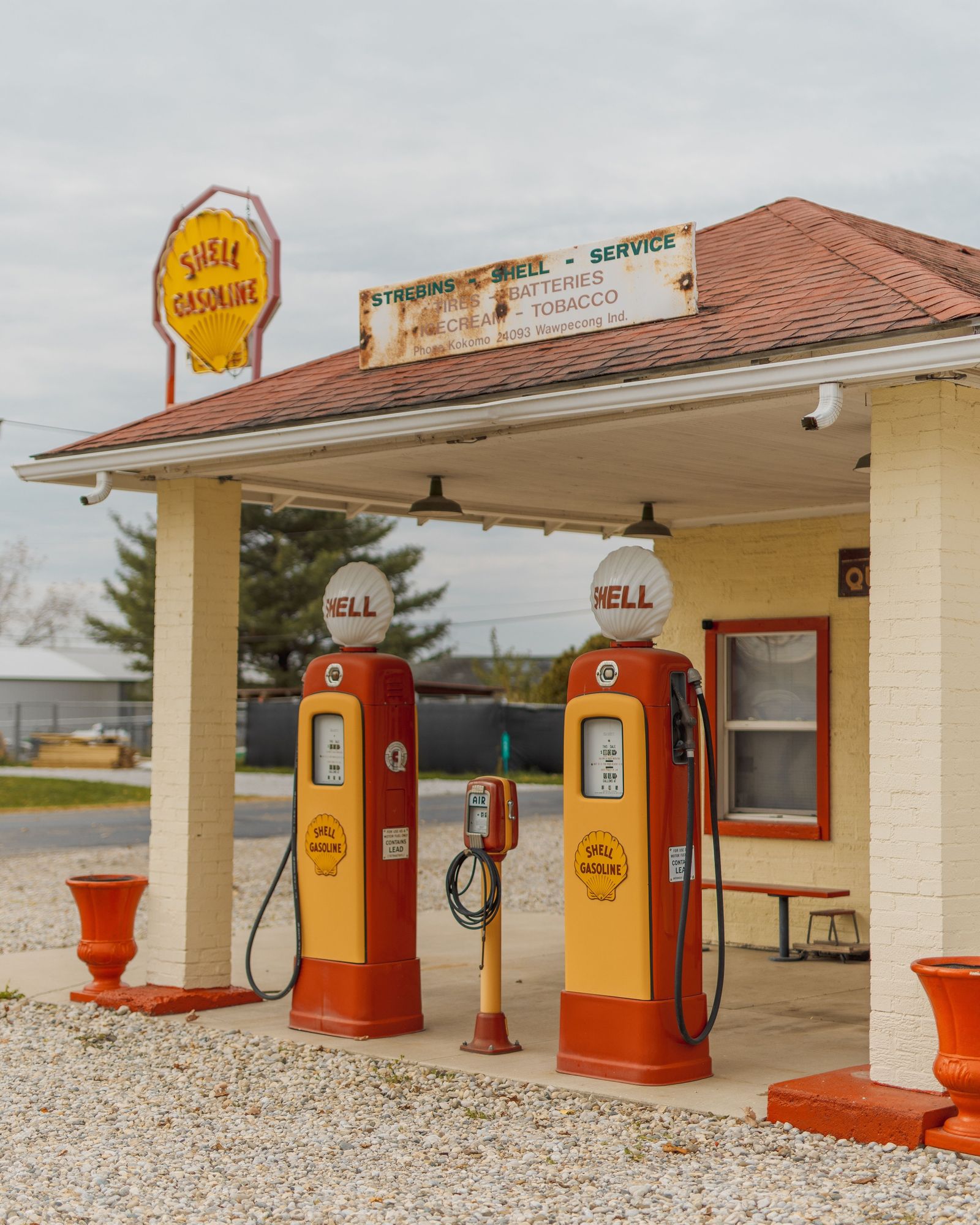 Strebins Shell Service 02