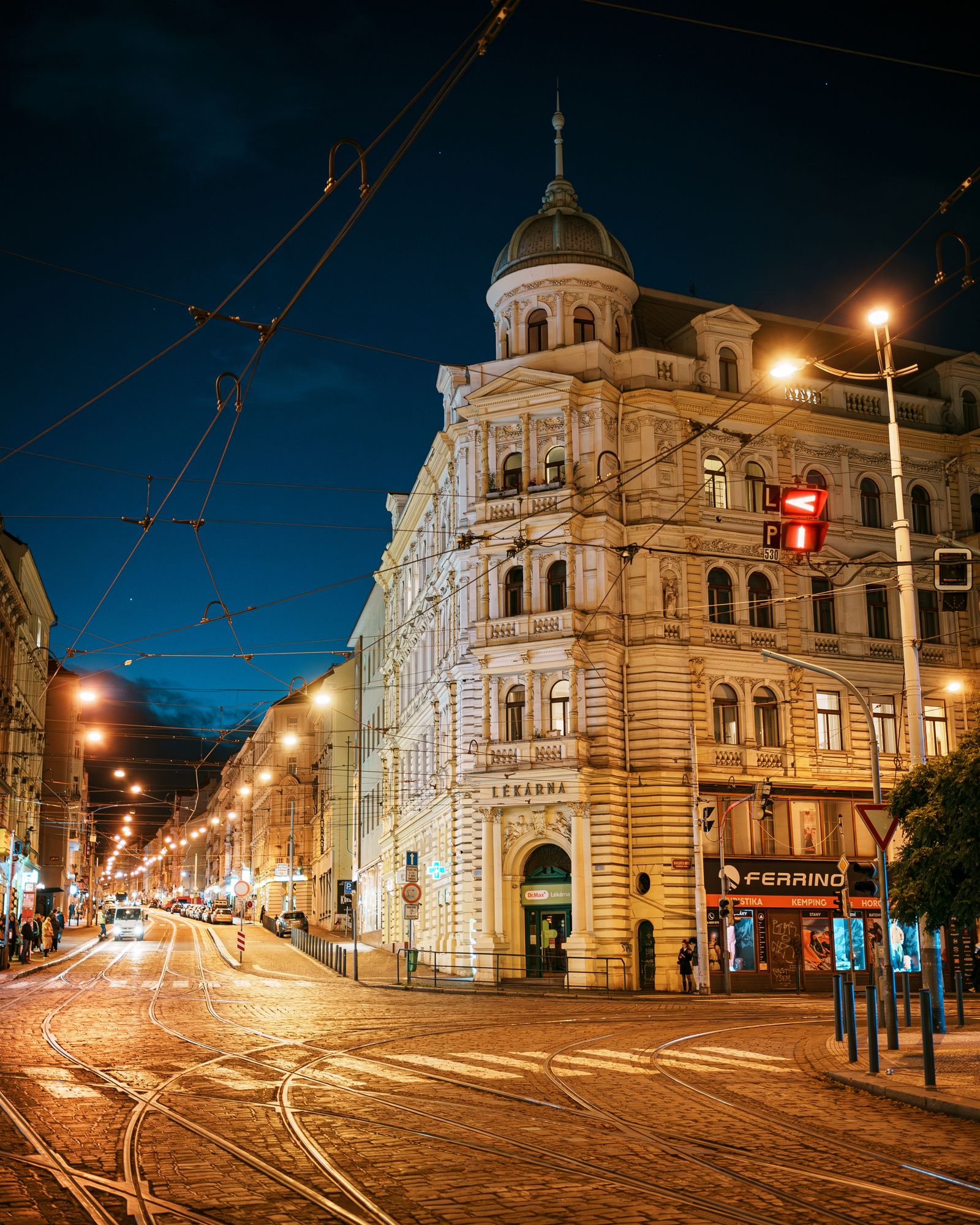 Strossmayerovo náměstí, Prague
